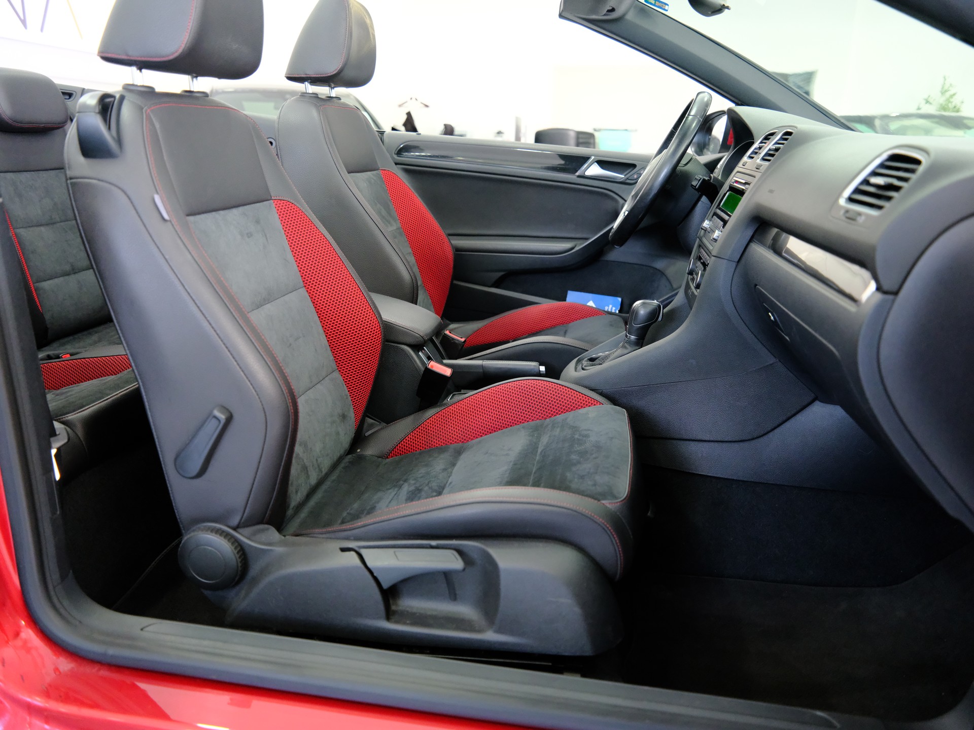 VW Golf Cabrio 1.4 TSI DSG-image-14