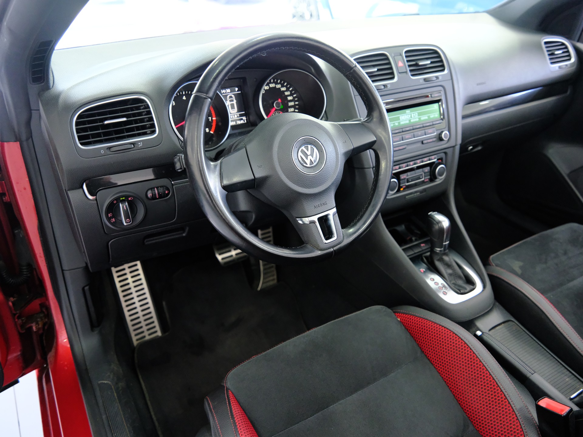 VW Golf Cabrio 1.4 TSI DSG-image-8