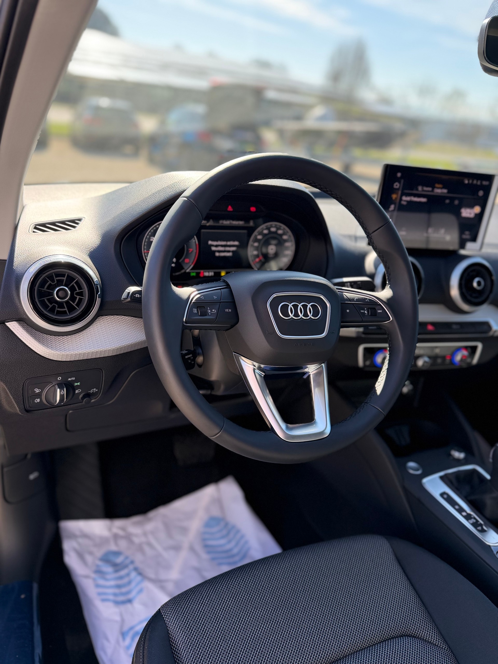 AUDI Q2 35 TFSI S line S-tronic PANORAMIQUE-image-11