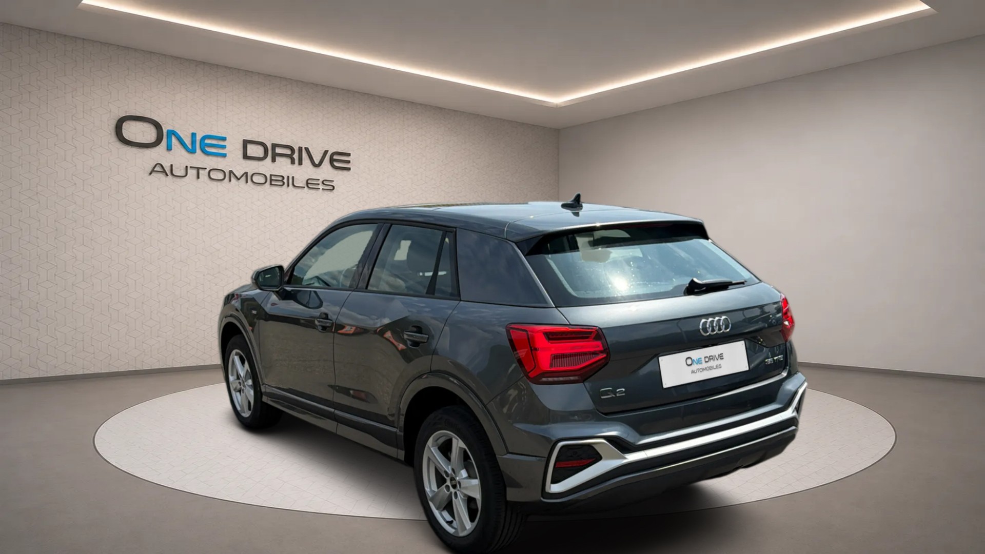 AUDI Q2 35 TFSI S line S-tronic PANORAMIQUE-image-6