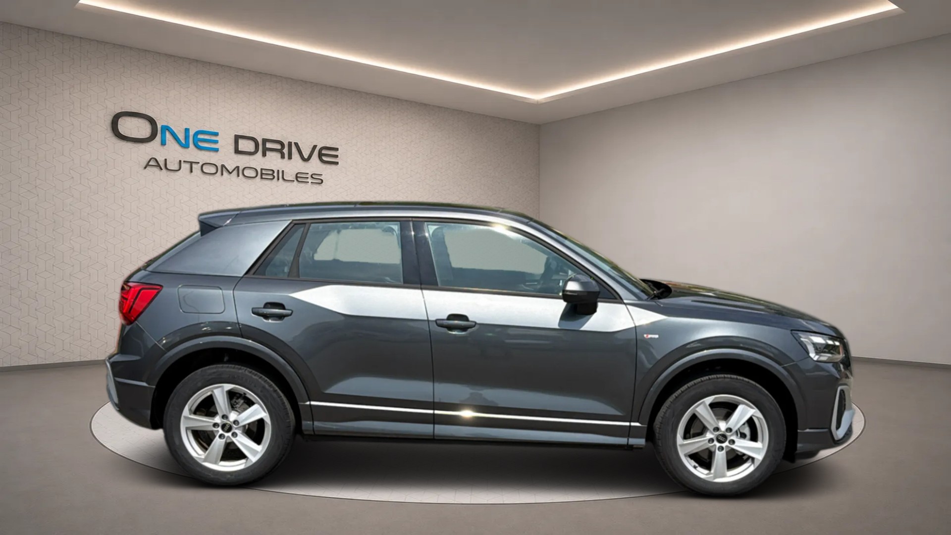 AUDI Q2 35 TFSI S line S-tronic PANORAMIQUE-image-3