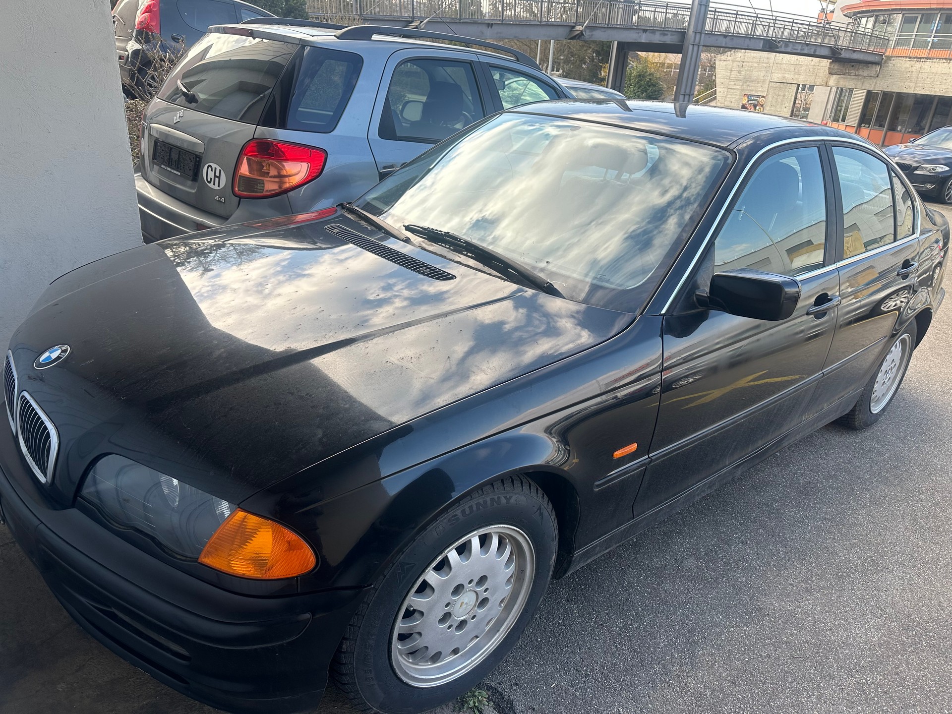BMW 323i-image-0