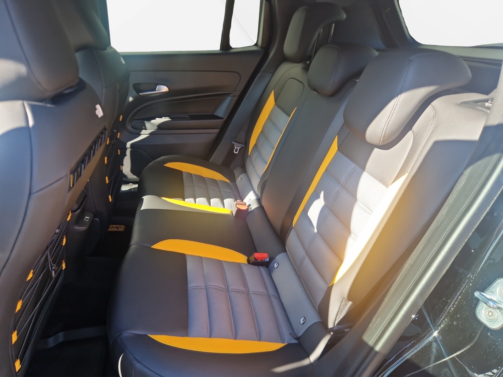 JEEP Avenger 1.2 MHEV The North Face 4xe-image-13