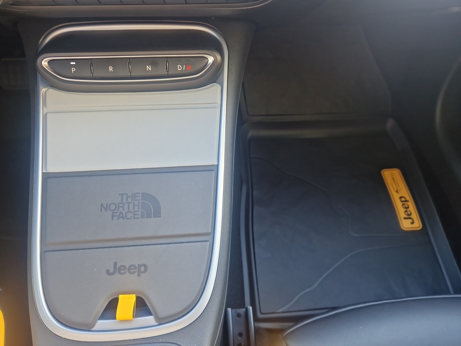 JEEP Avenger 1.2 MHEV The North Face 4xe-image-9