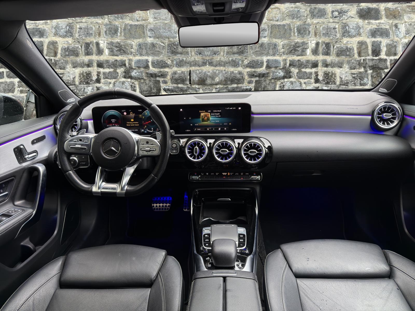 MERCEDES-BENZ A 35 AMG 4Matic Speedshift-image-6