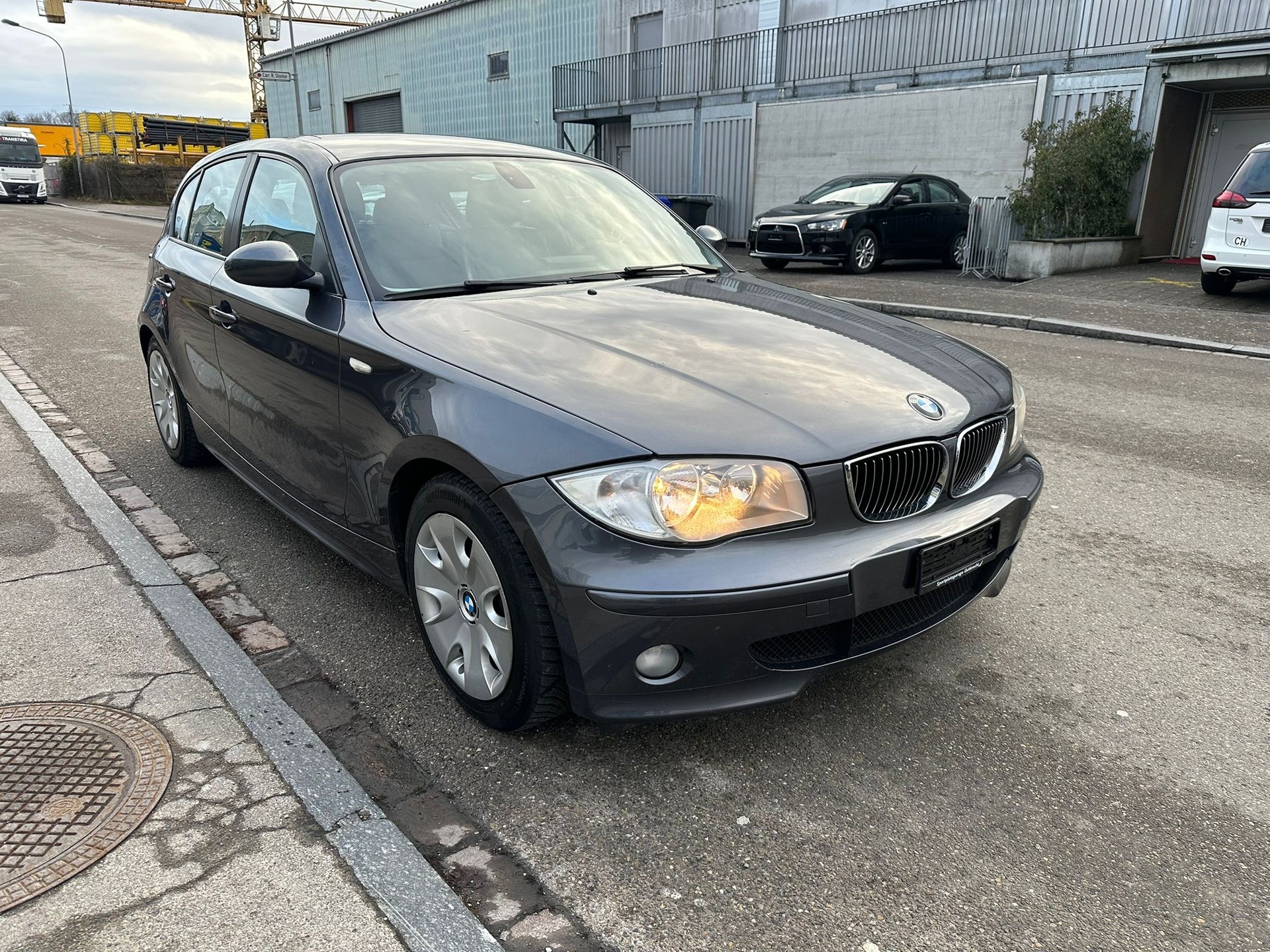 BMW 120i-image-6