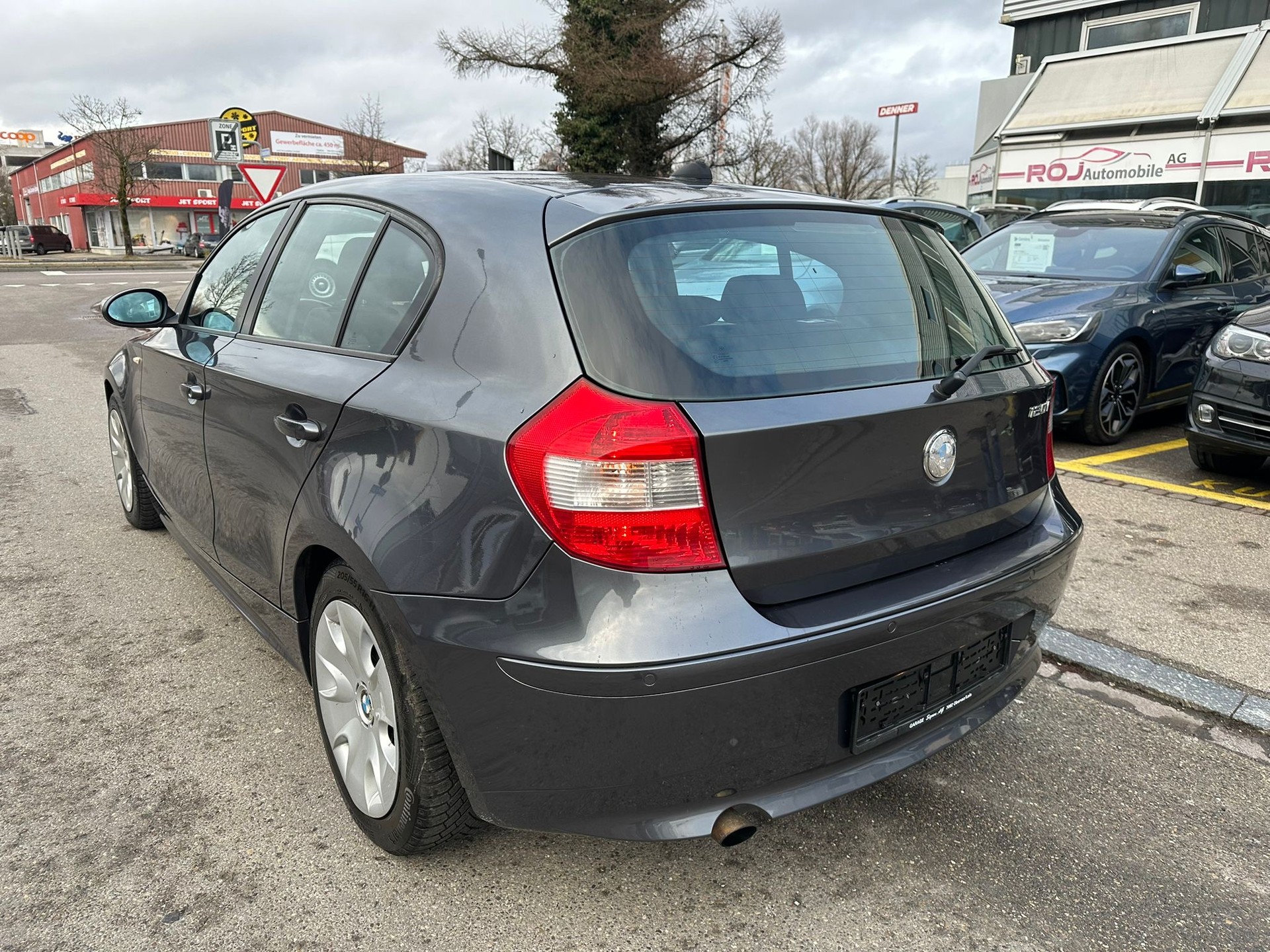 BMW 120i-image-9