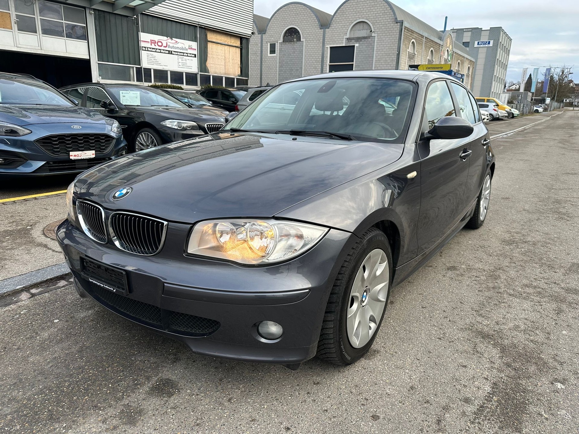 BMW 120i-image-1