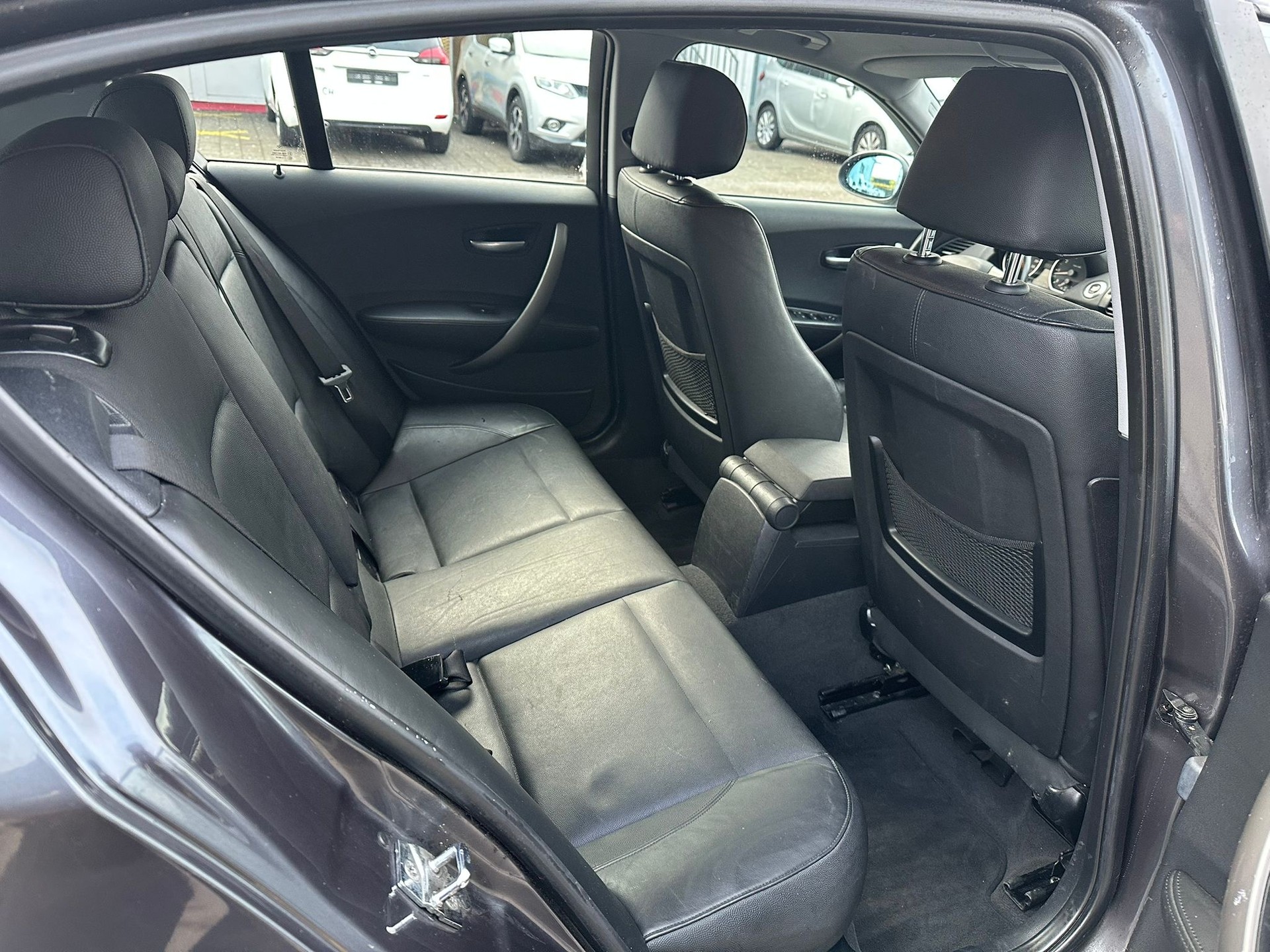 BMW 120i-image-14