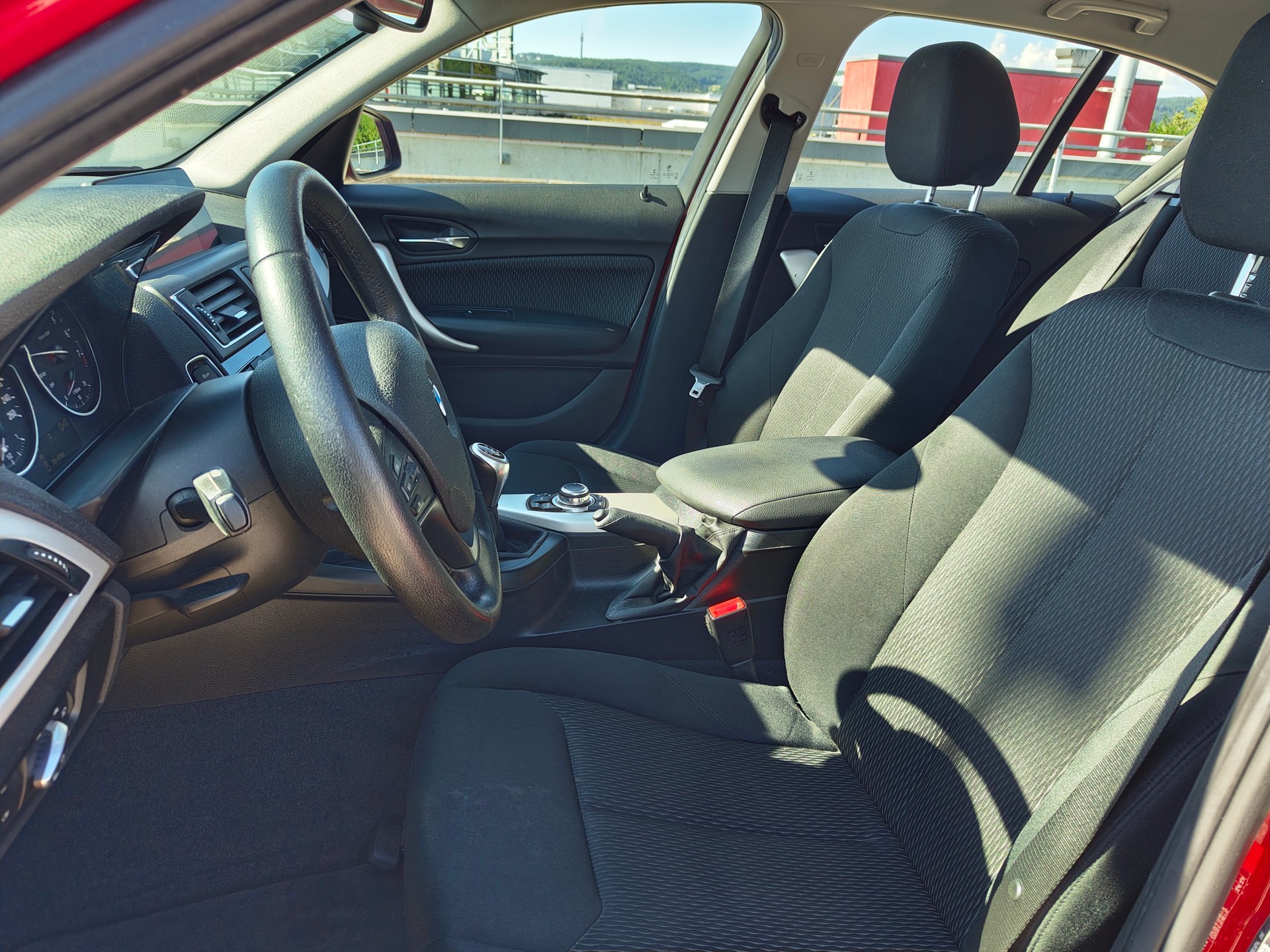 BMW 118i-image-7