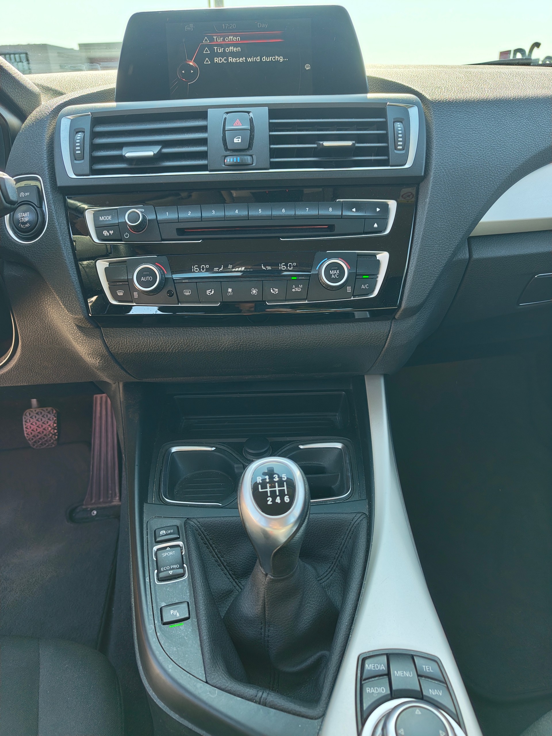 BMW 118i-image-10