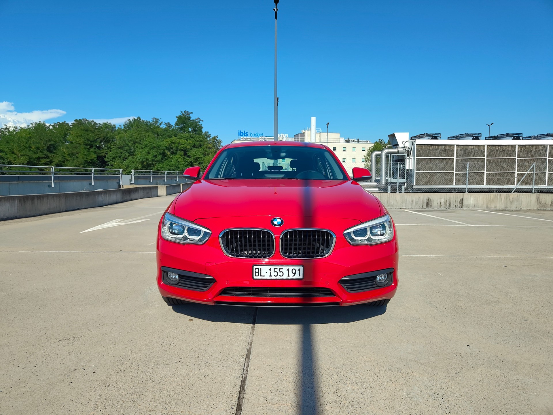 BMW 118i-image-1