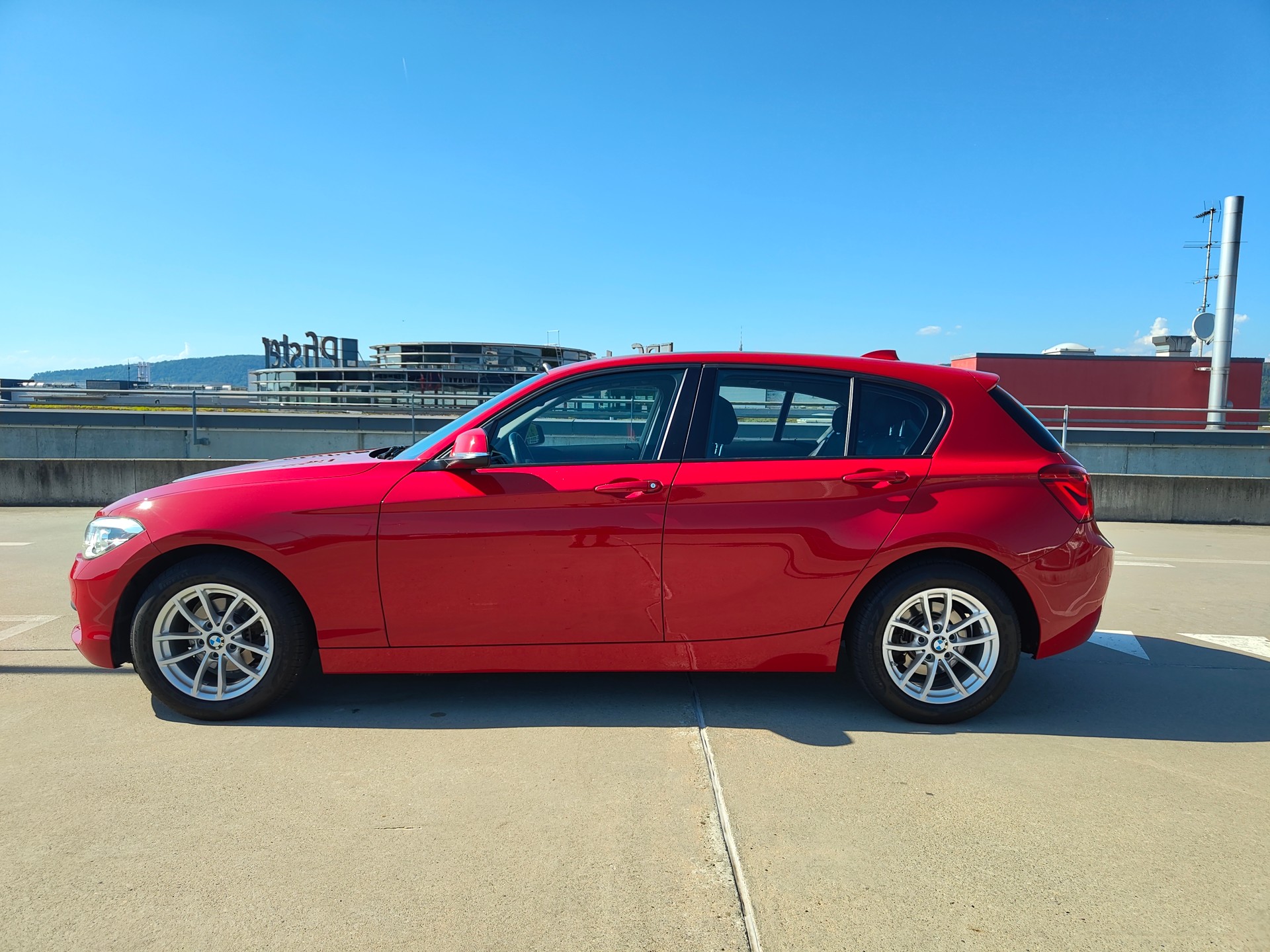 BMW 118i-image-2