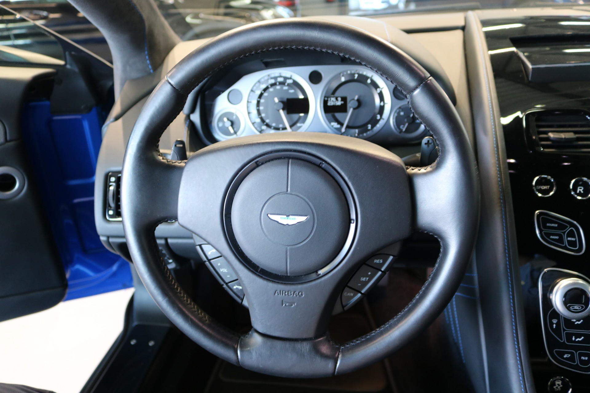 ASTON MARTIN V8 Vantage 4.7 S Sportshift-image-6