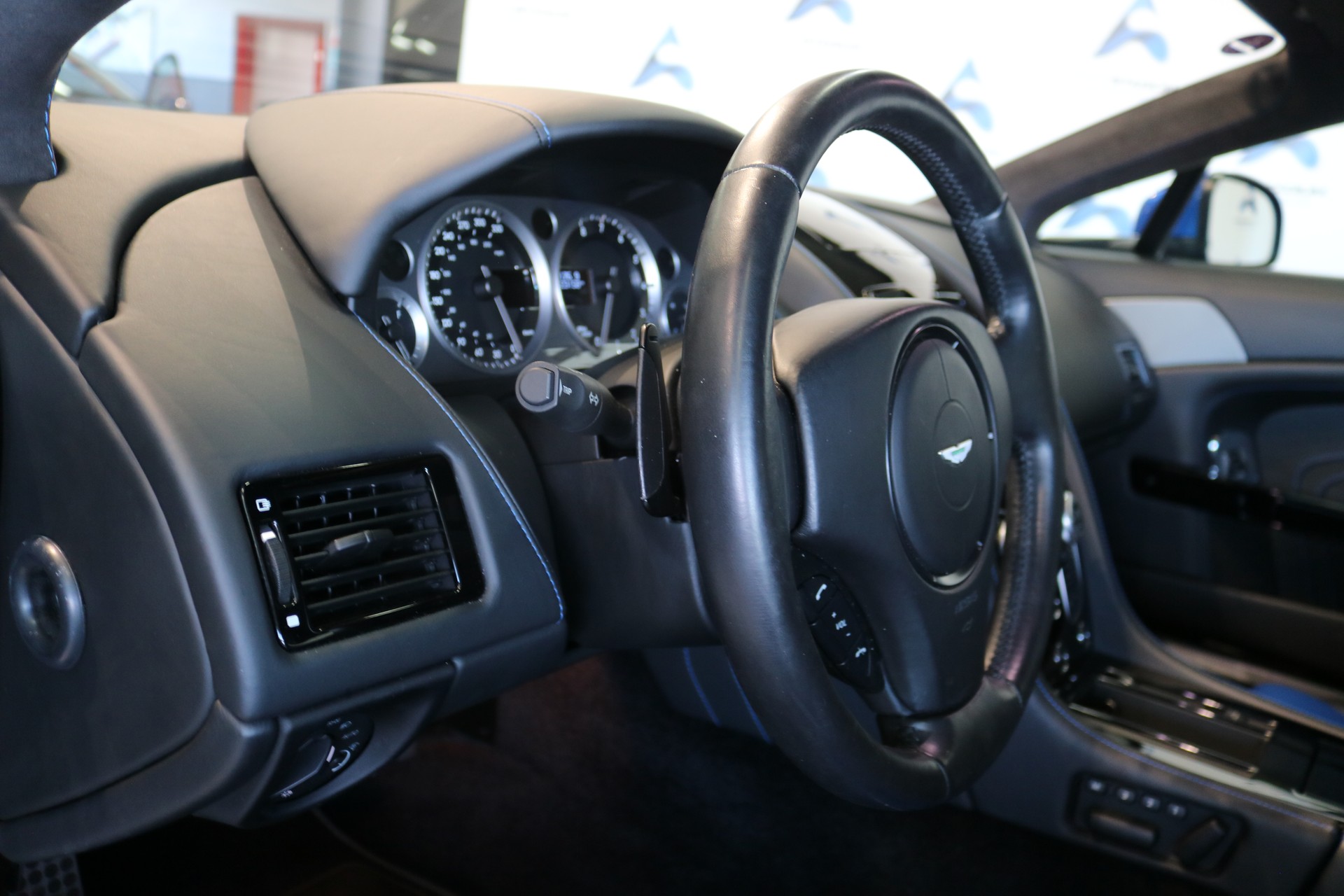 ASTON MARTIN V8 Vantage 4.7 S Sportshift-image-36