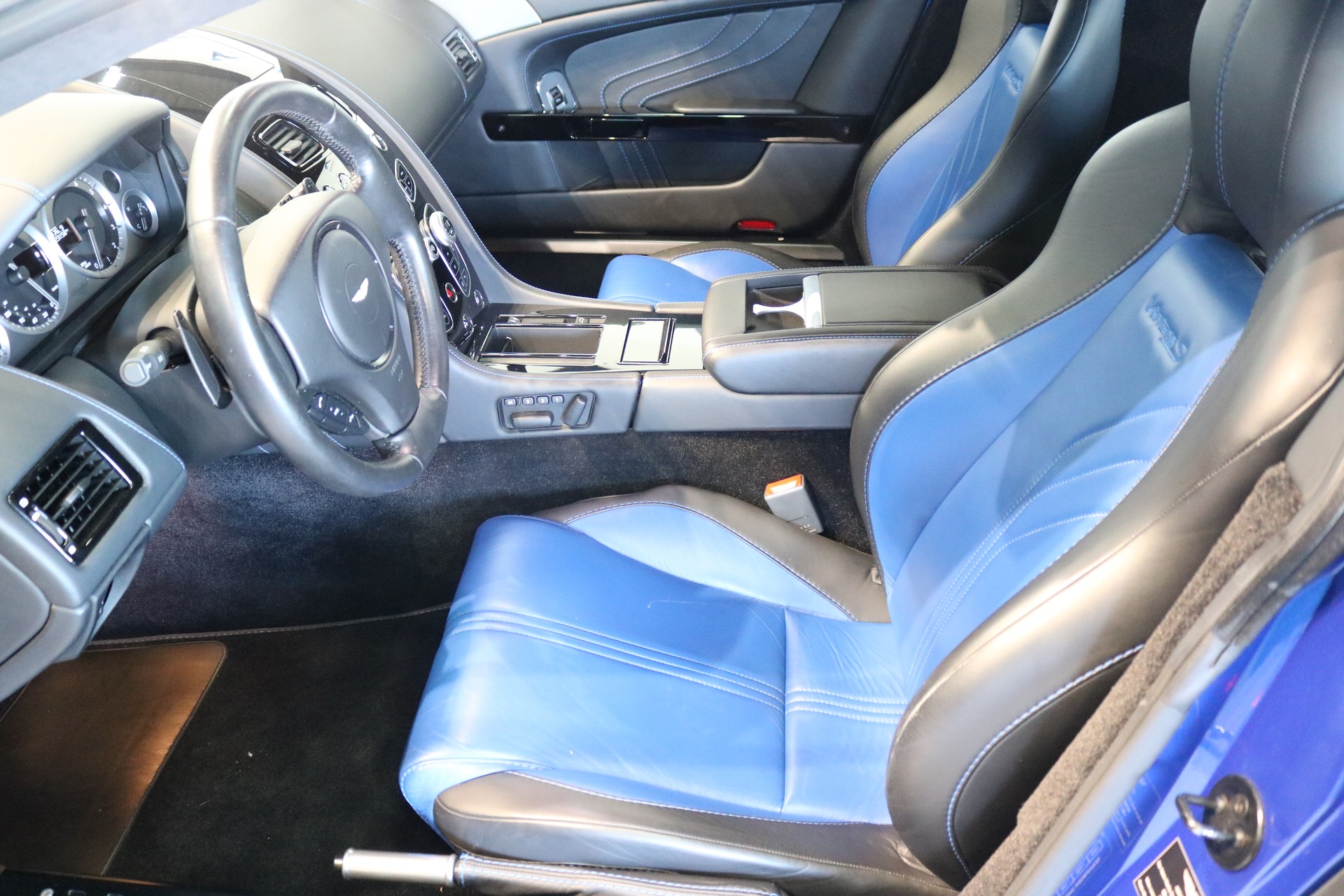 ASTON MARTIN V8 Vantage 4.7 S Sportshift-showroom-element-2