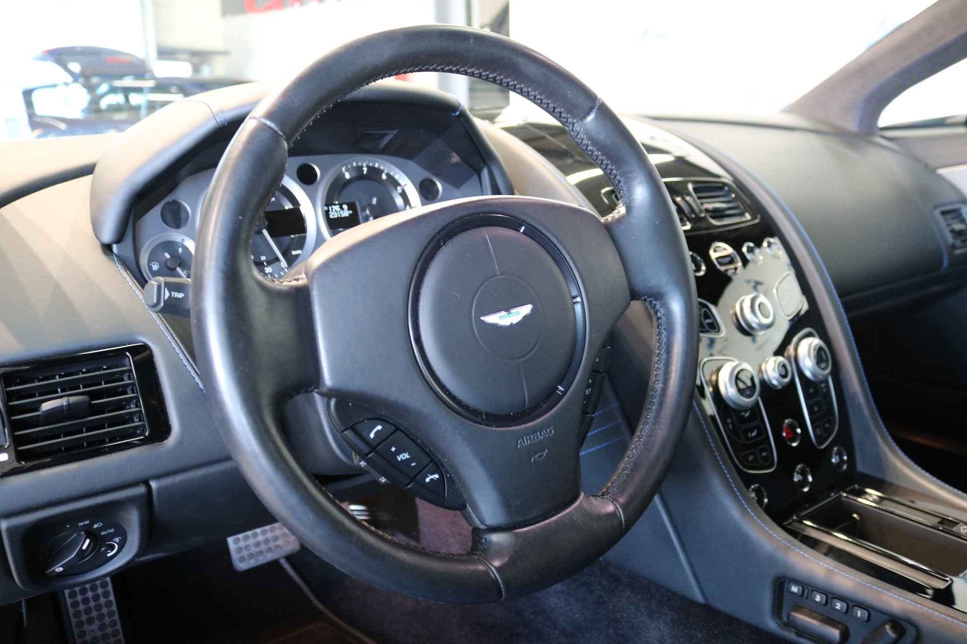 ASTON MARTIN V8 Vantage 4.7 S Sportshift-image-35