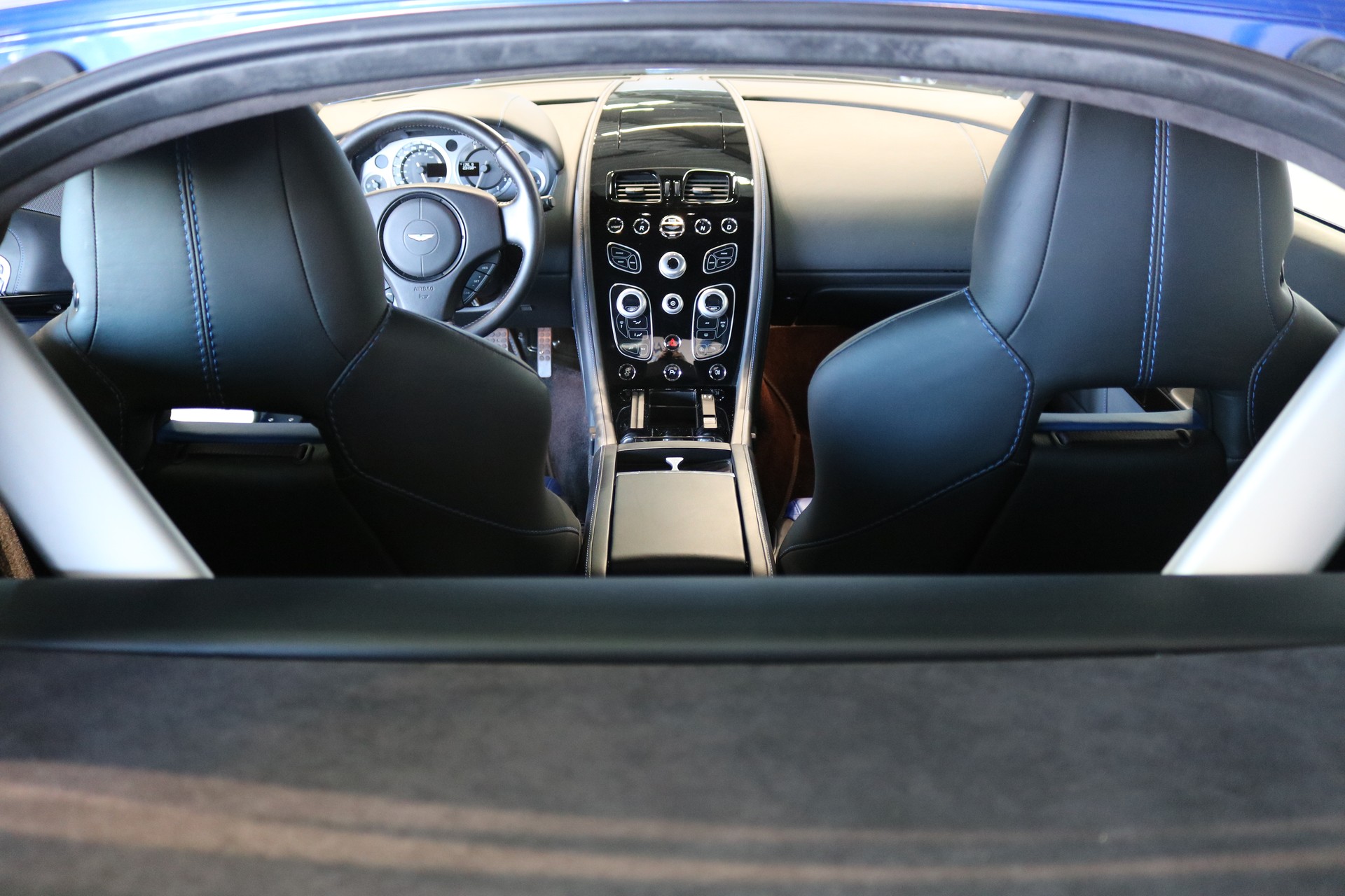 ASTON MARTIN V8 Vantage 4.7 S Sportshift-image-42