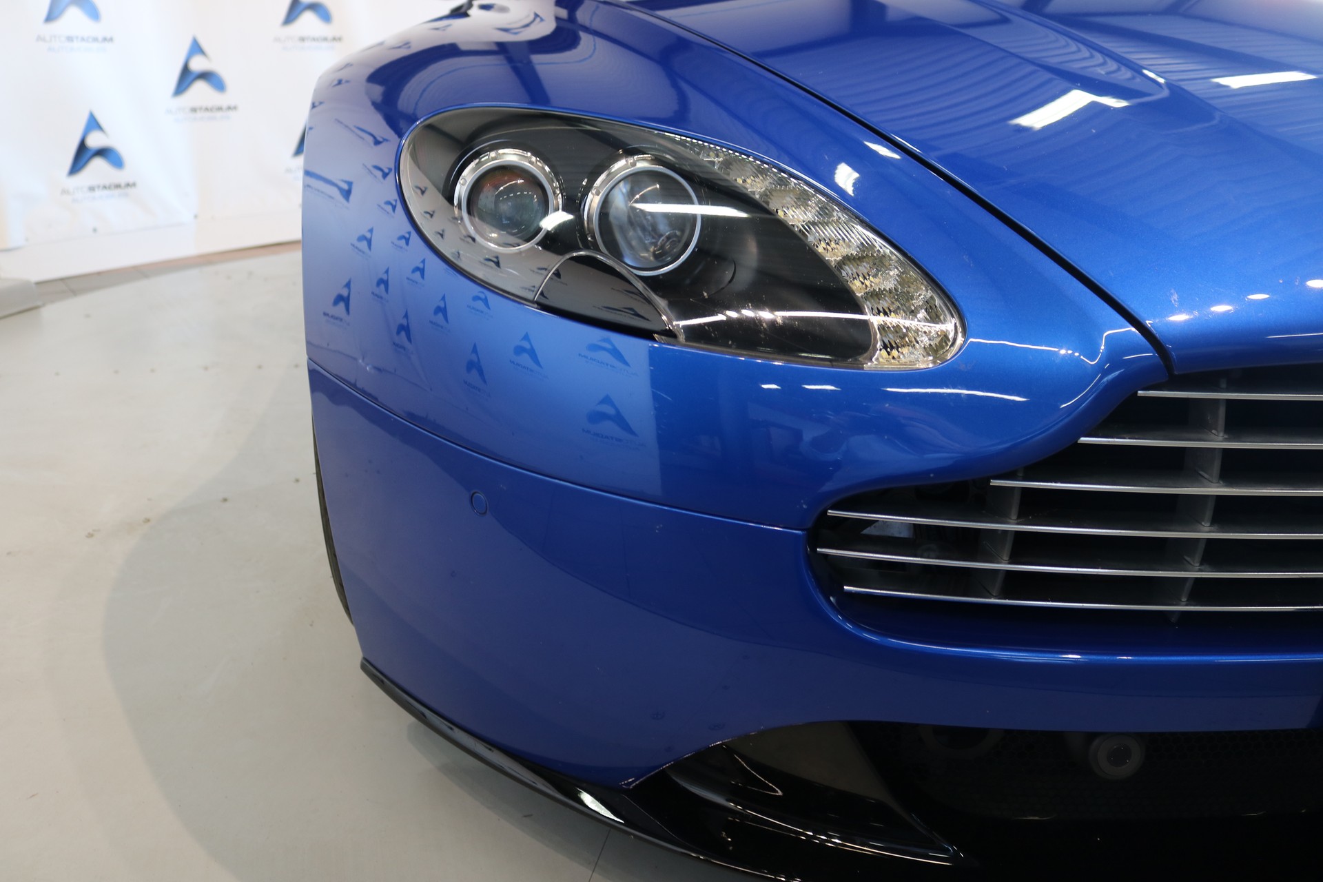 ASTON MARTIN V8 Vantage 4.7 S Sportshift-image-28