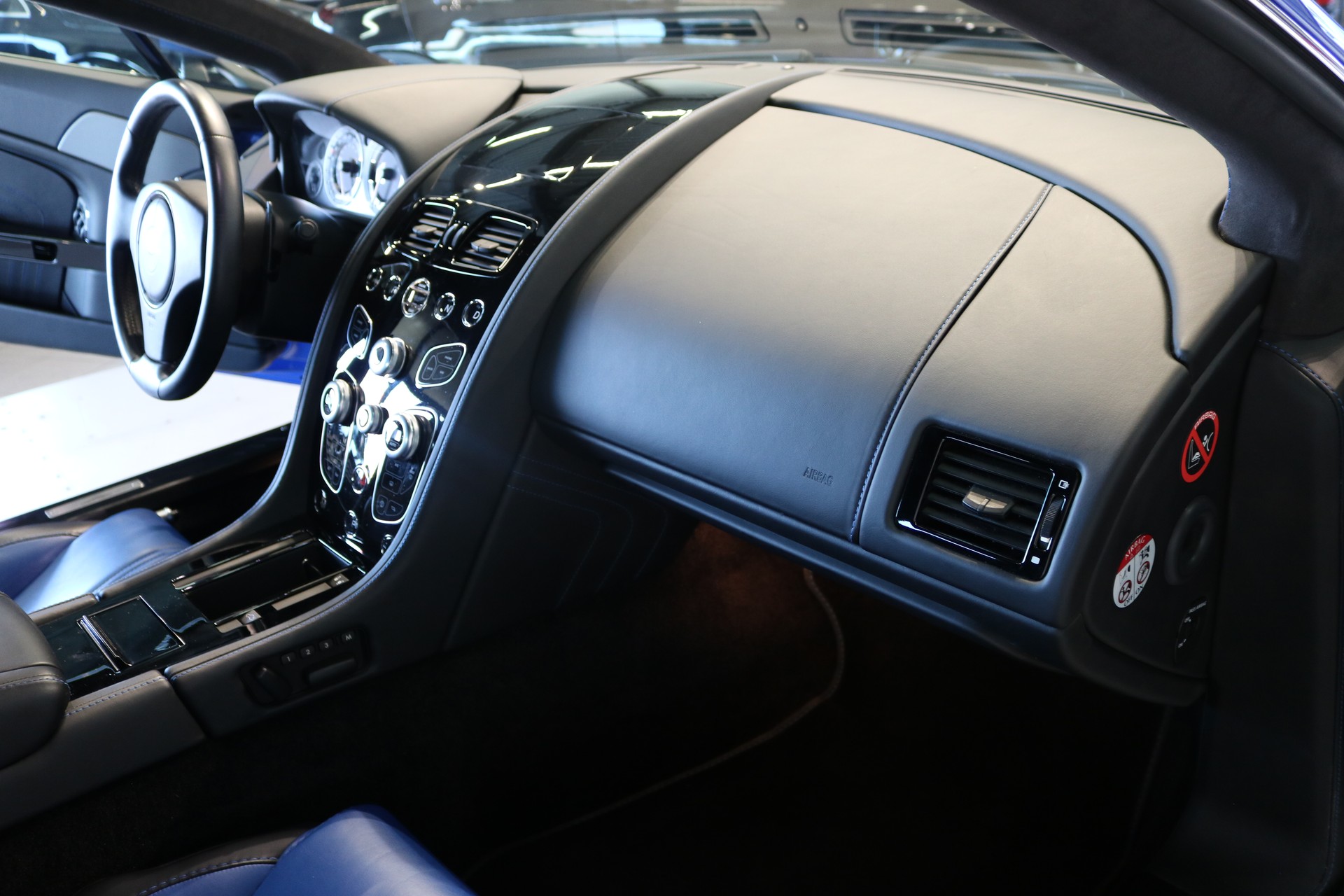 ASTON MARTIN V8 Vantage 4.7 S Sportshift-image-43