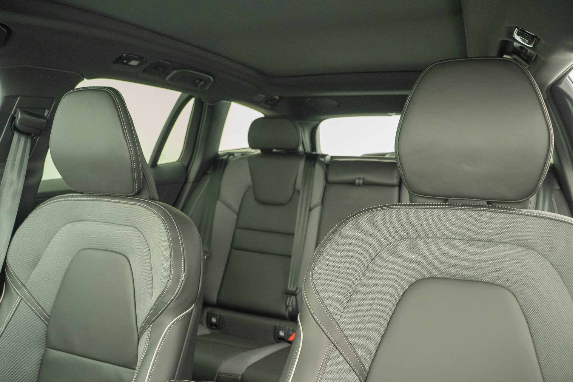 VOLVO V60 2.0 T6 TE Ultra Dark eAWD-image-9