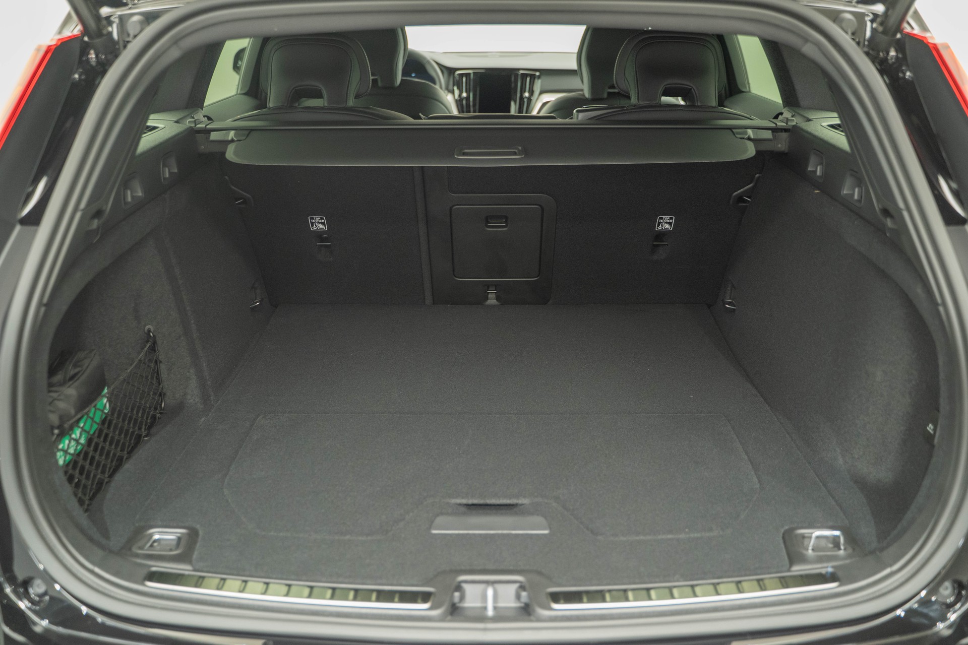 VOLVO V60 2.0 T6 TE Ultra Dark eAWD-image-4