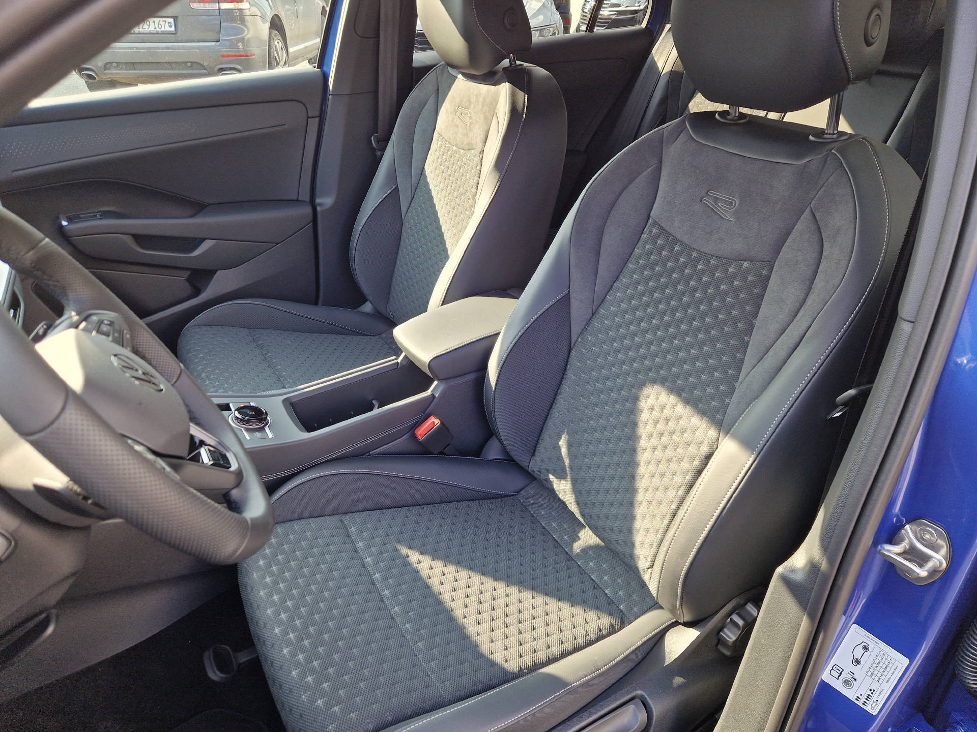 VW T-Roc 1.5 eTSI R-Line DSG-image-7