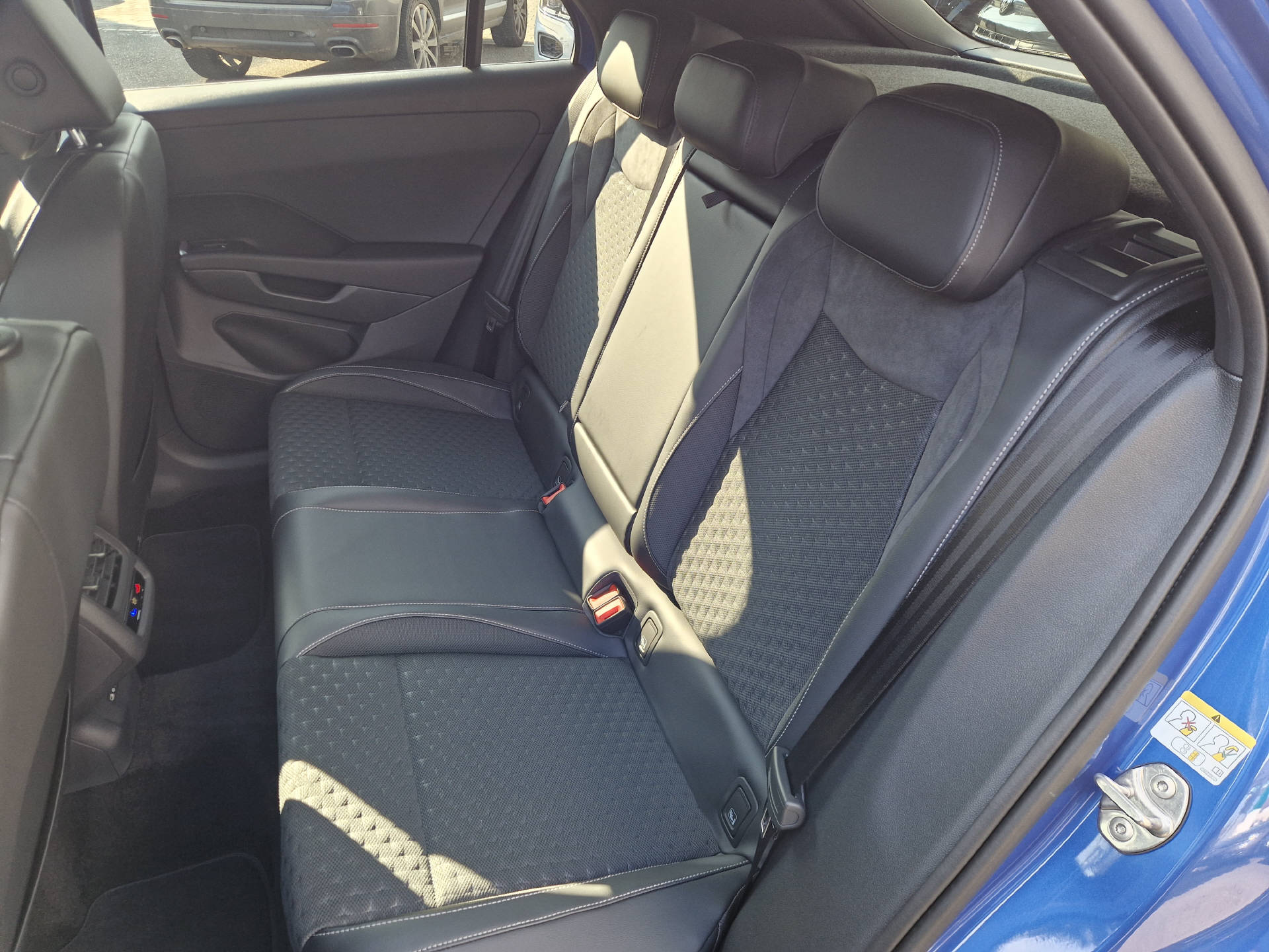 VW T-Roc 1.5 eTSI R-Line DSG-image-8