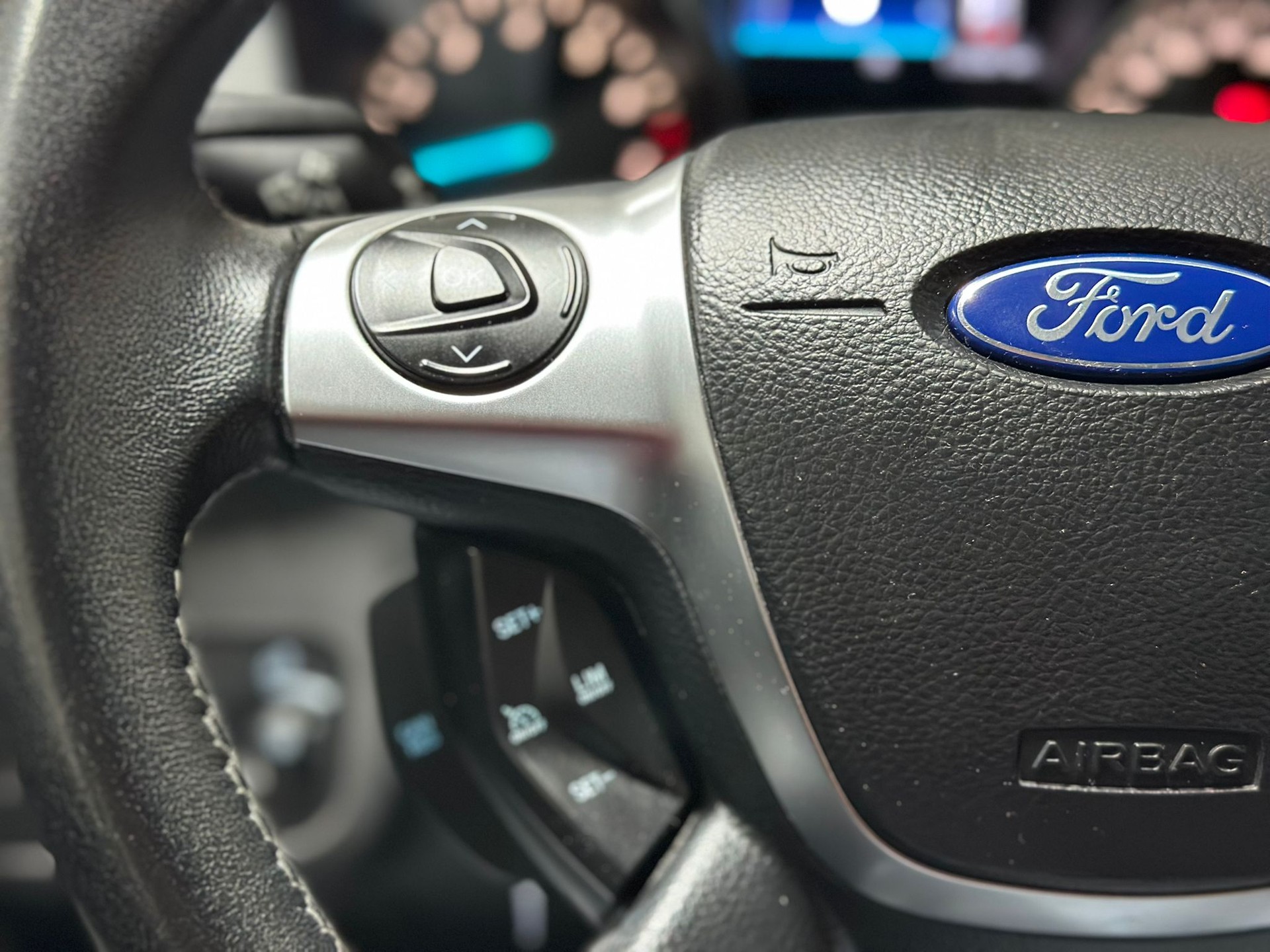 FORD Kuga 1.5 SCTi Carving 2WD-image-13