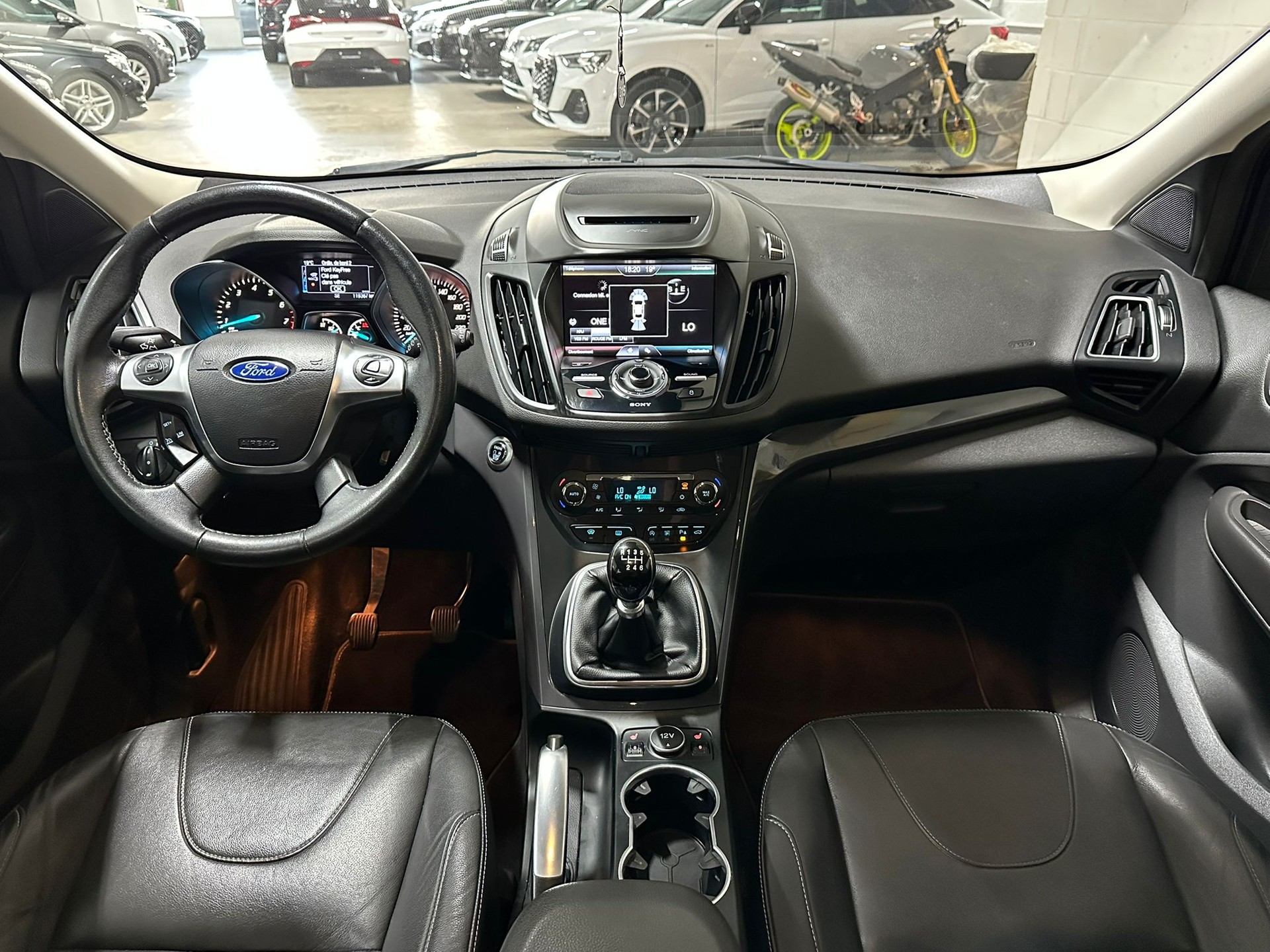 FORD Kuga 1.5 SCTi Carving 2WD-image-9