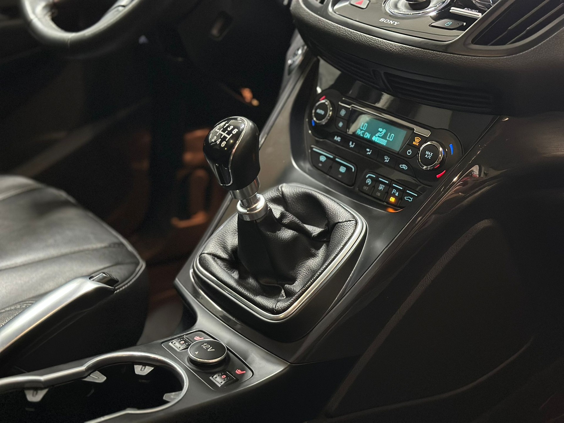 FORD Kuga 1.5 SCTi Carving 2WD-image-10