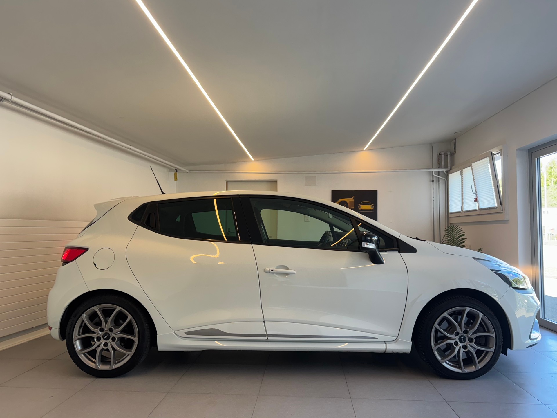 RENAULT Clio 1.6 T RS 200 EDC-image-6