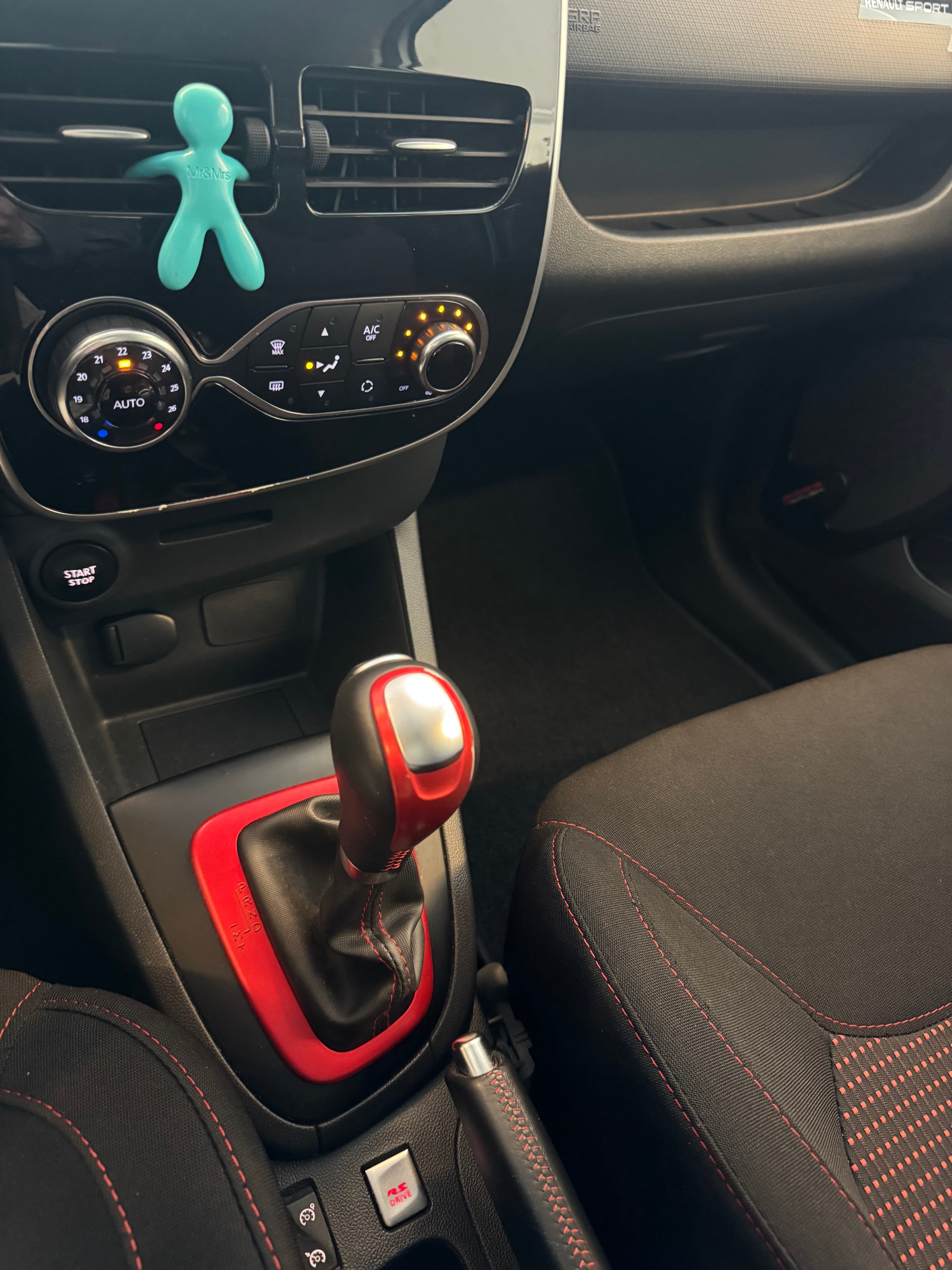 RENAULT Clio 1.6 T RS 200 EDC-image-11