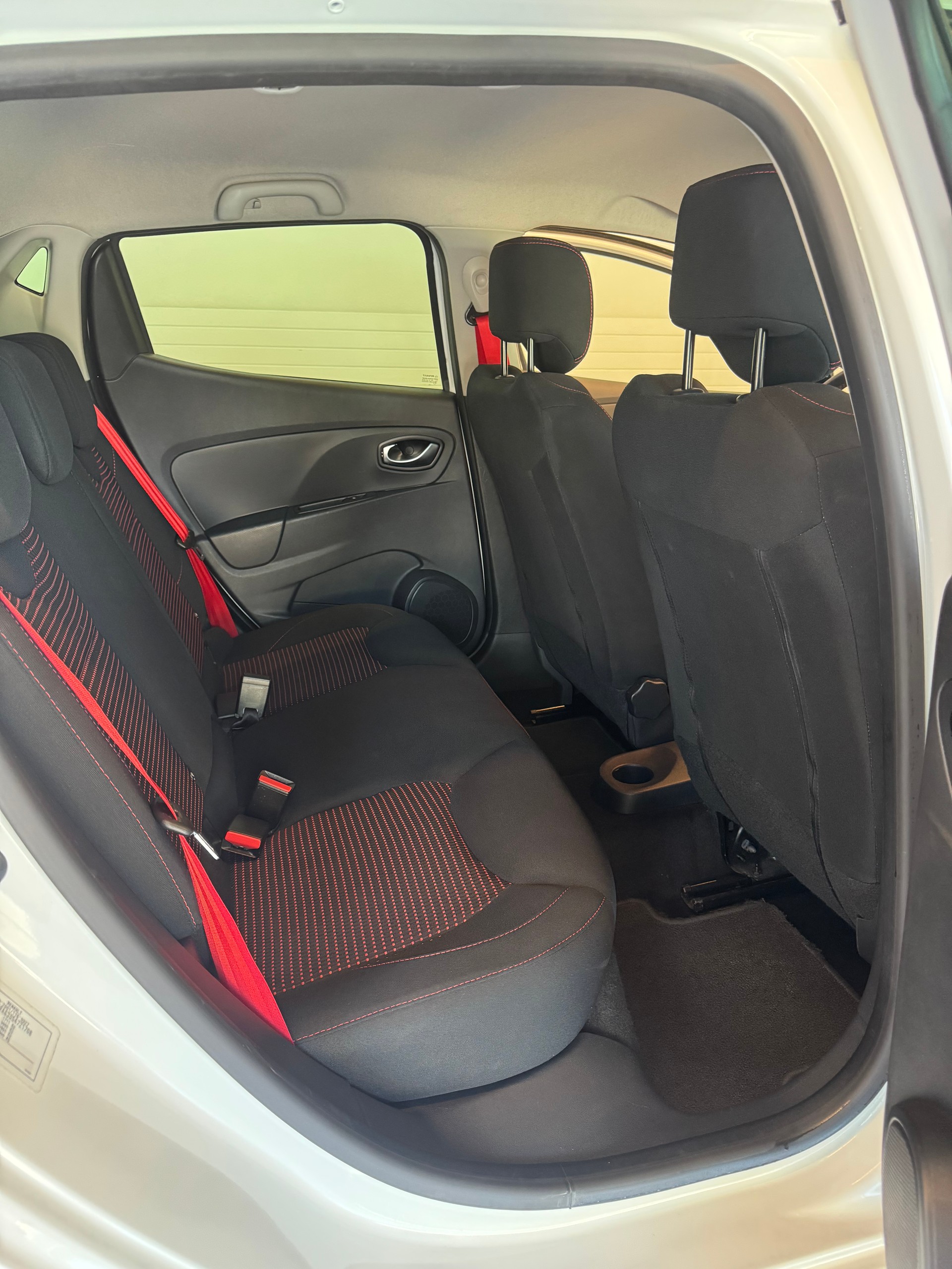 RENAULT Clio 1.6 T RS 200 EDC-image-9
