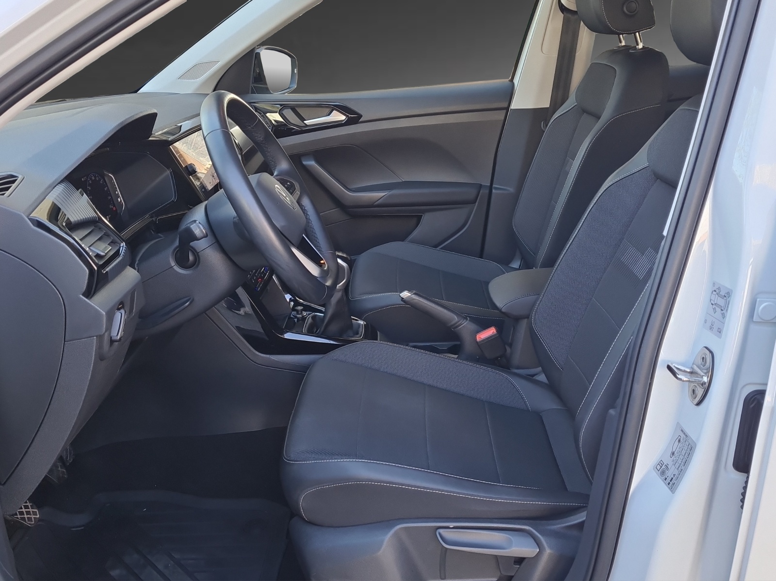 VW T-Cross 1.0 TSI Life Selection-image-5