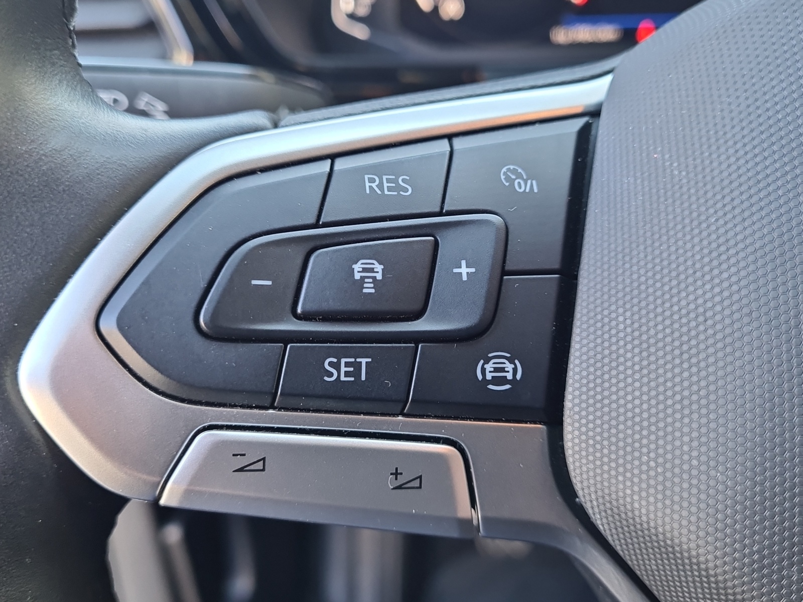 VW T-Cross 1.0 TSI Life Selection-image-12