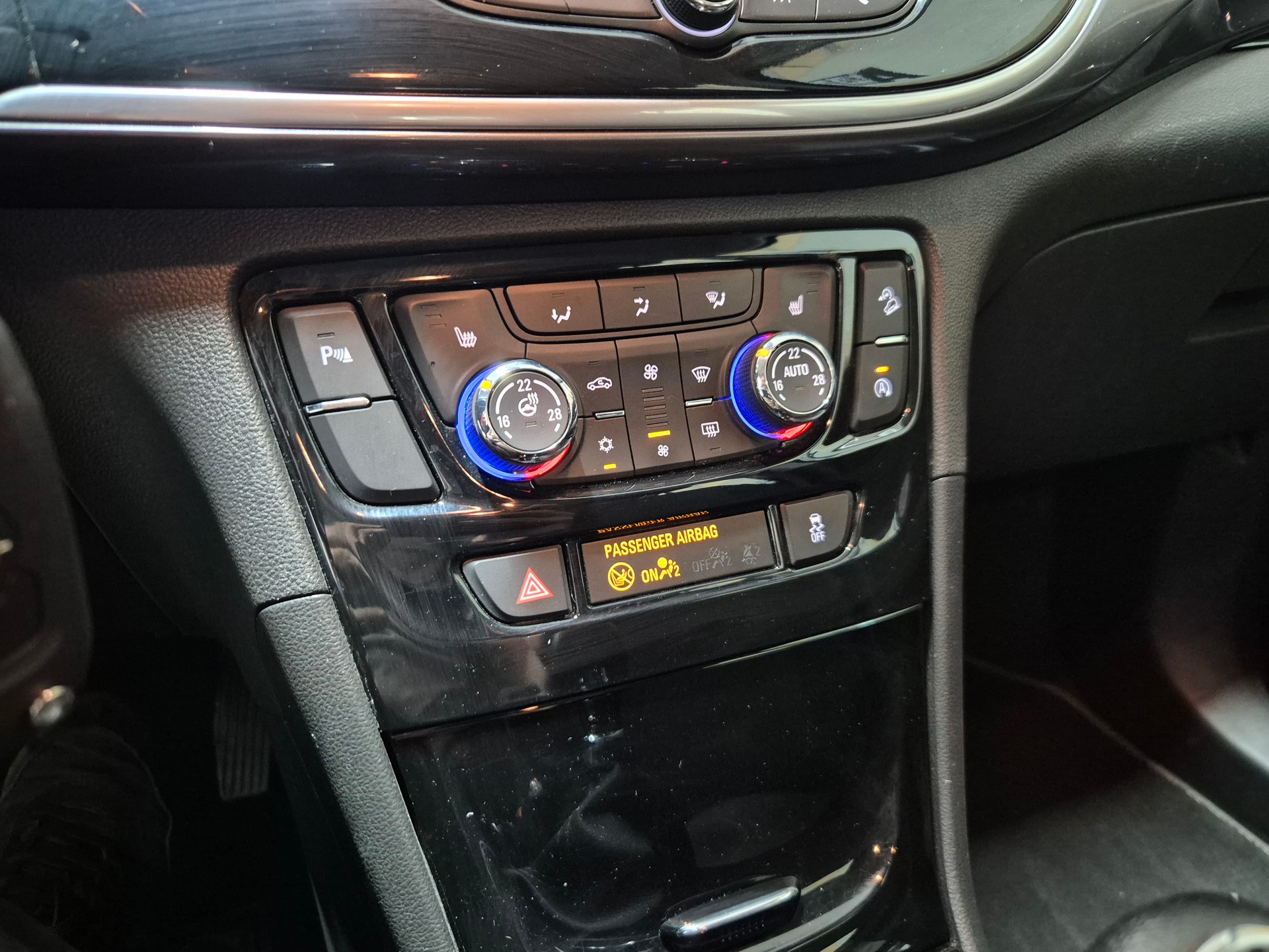 OPEL Mokka X 1.4i 16V Turbo Ultimate 4WD-image-12