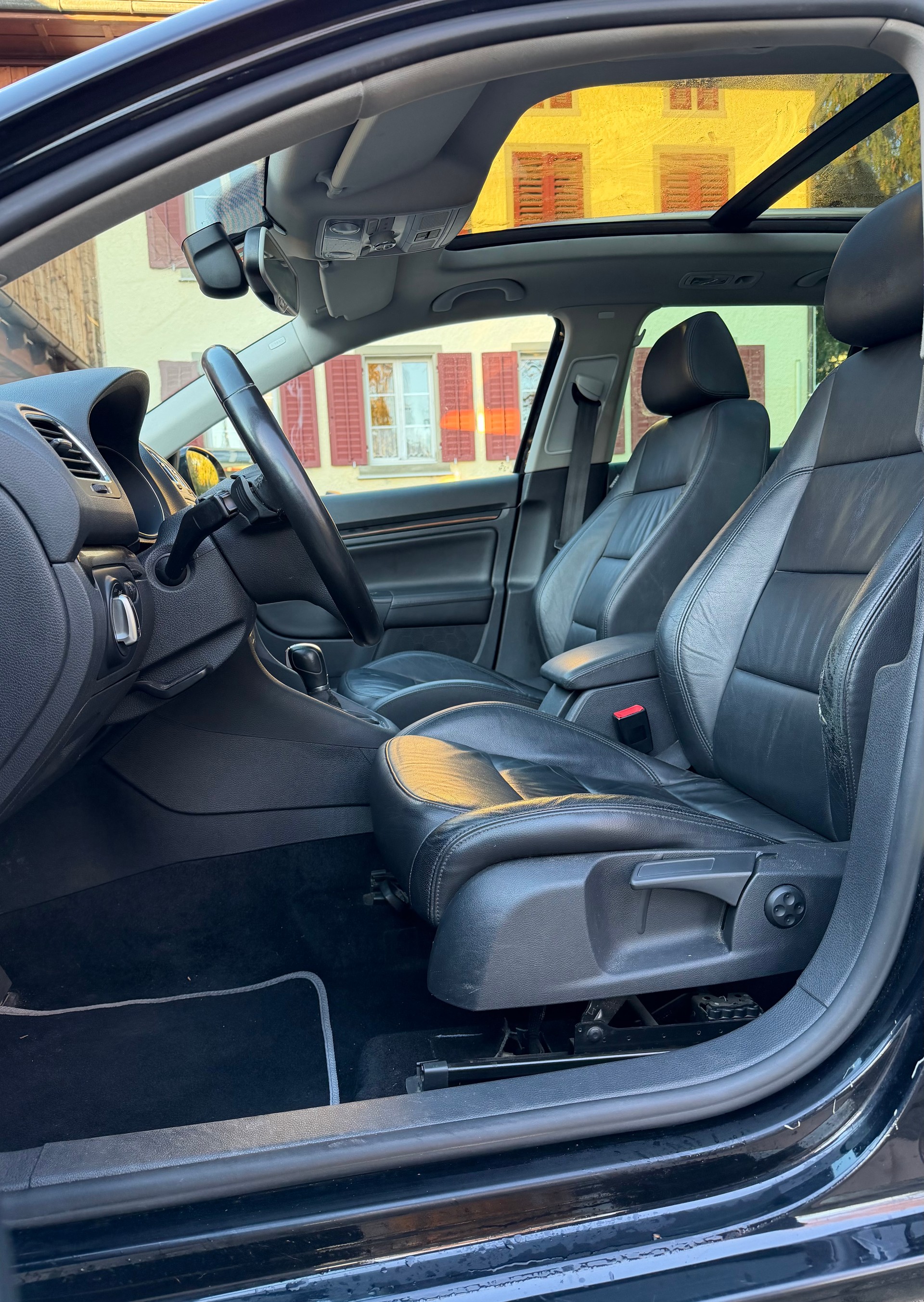 VW Golf Variant 1.4 TSI Highline DSG-image-5