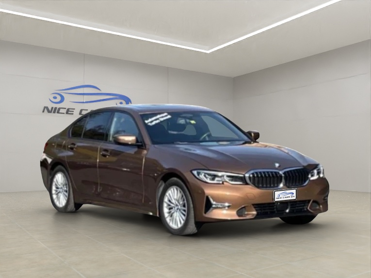 BMW 330d xDrive Steptronic Luxury Line-image-1