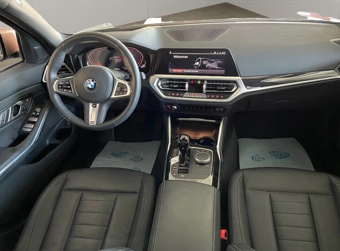 BMW 330d xDrive Steptronic Luxury Line-image-8