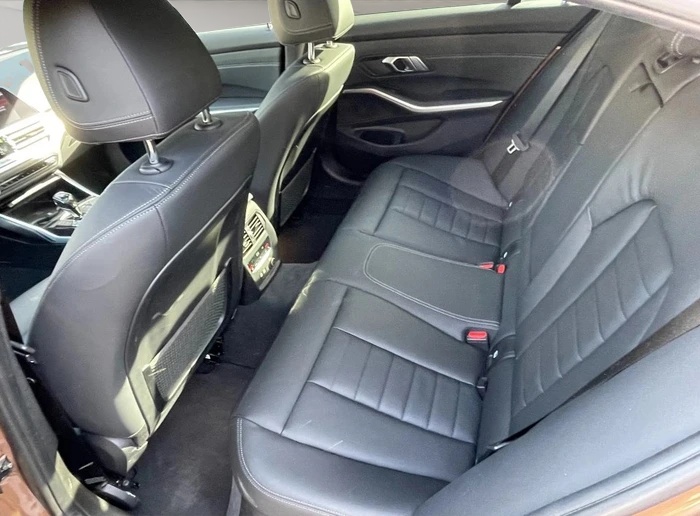 BMW 330d xDrive Steptronic Luxury Line-image-11