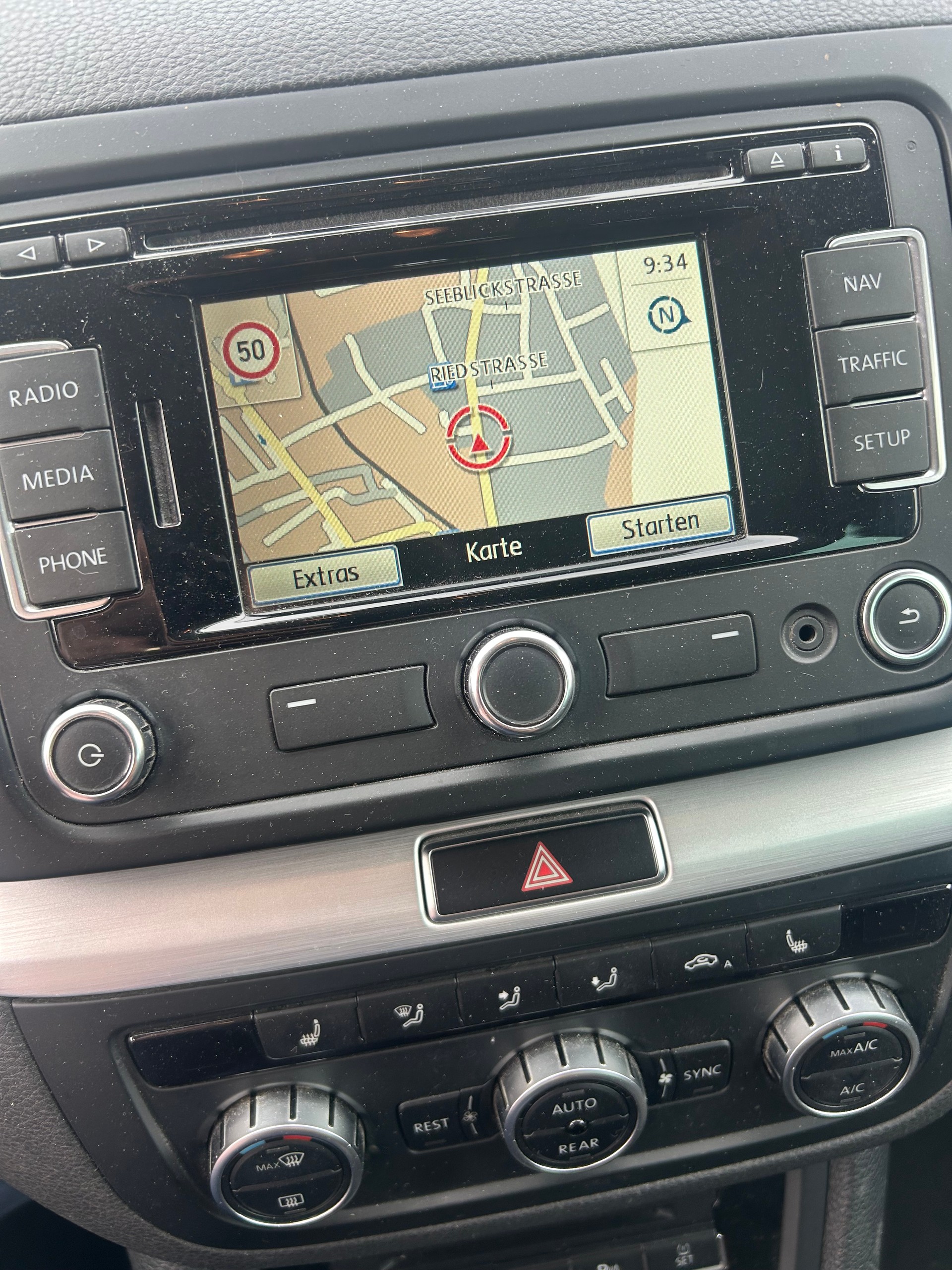 VW Sharan 2.0 TDI BlueMotion Technology Cup 4Motion-image-4