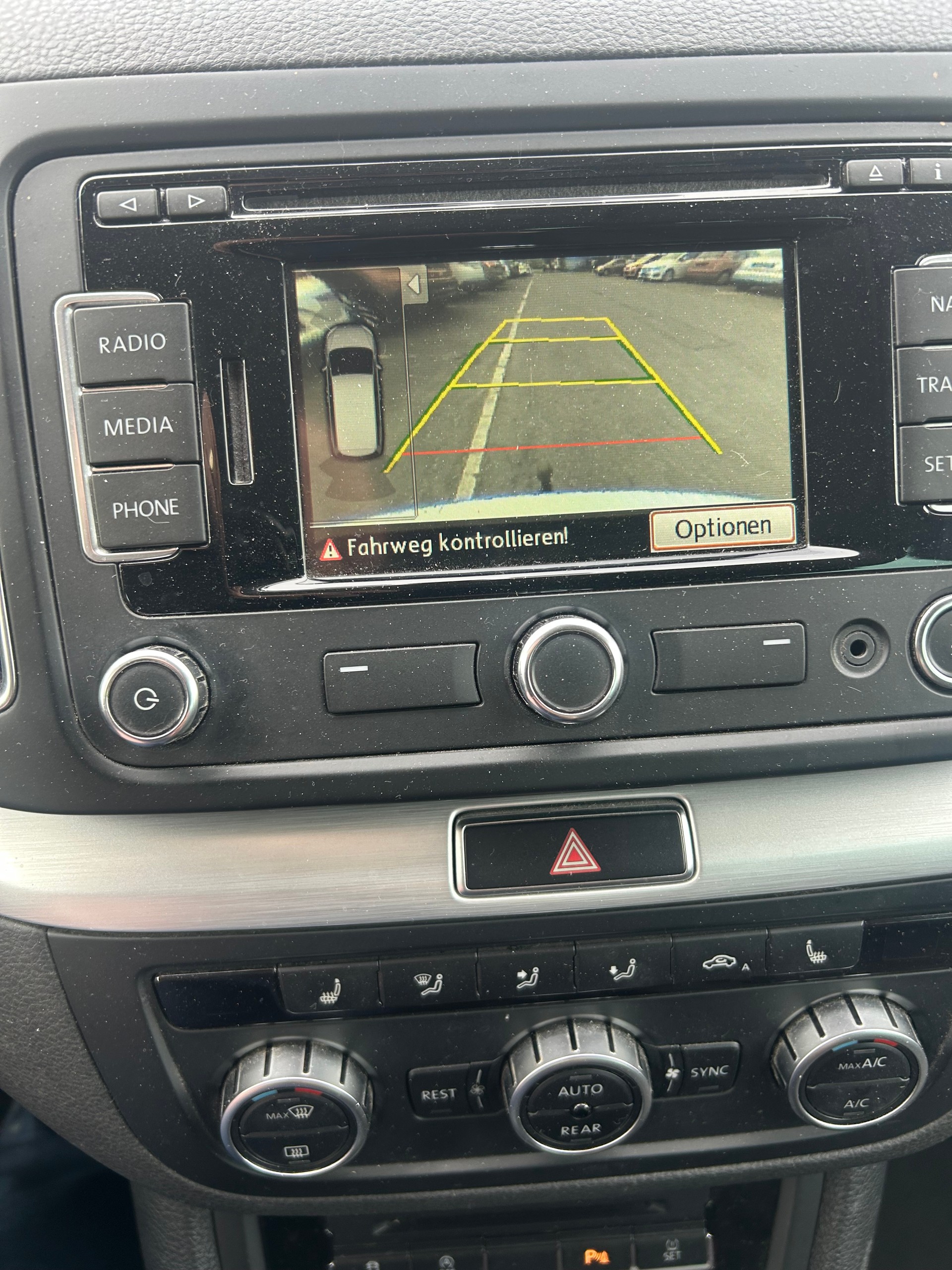 VW Sharan 2.0 TDI BlueMotion Technology Cup 4Motion-image-2