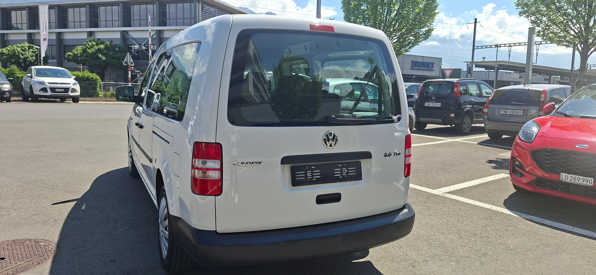 VW Caddy Maxi 2.0 TDI DSG-image-4