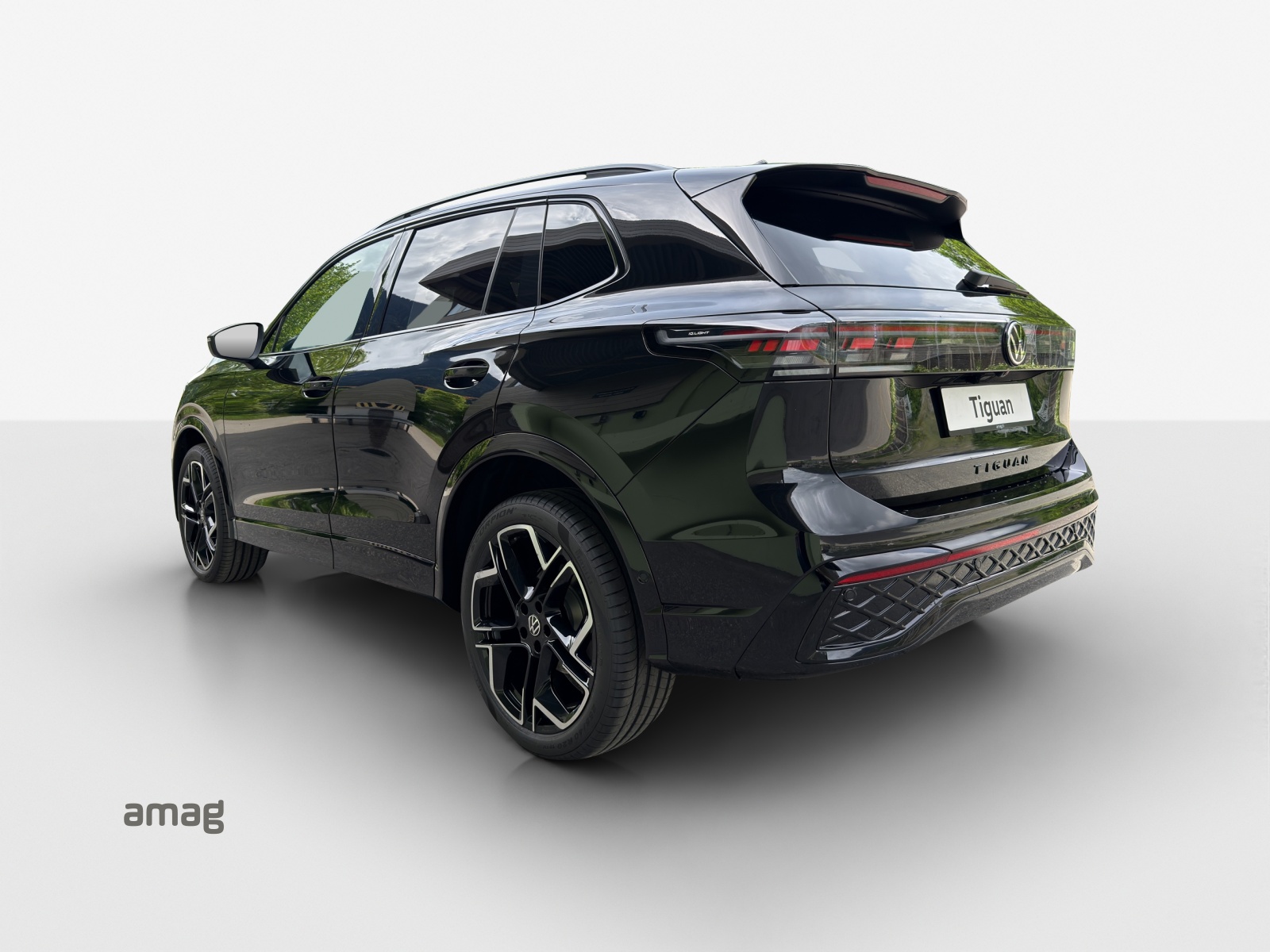 VW Tiguan 2.0 TSI DSG R-Line 4Motion-image-2
