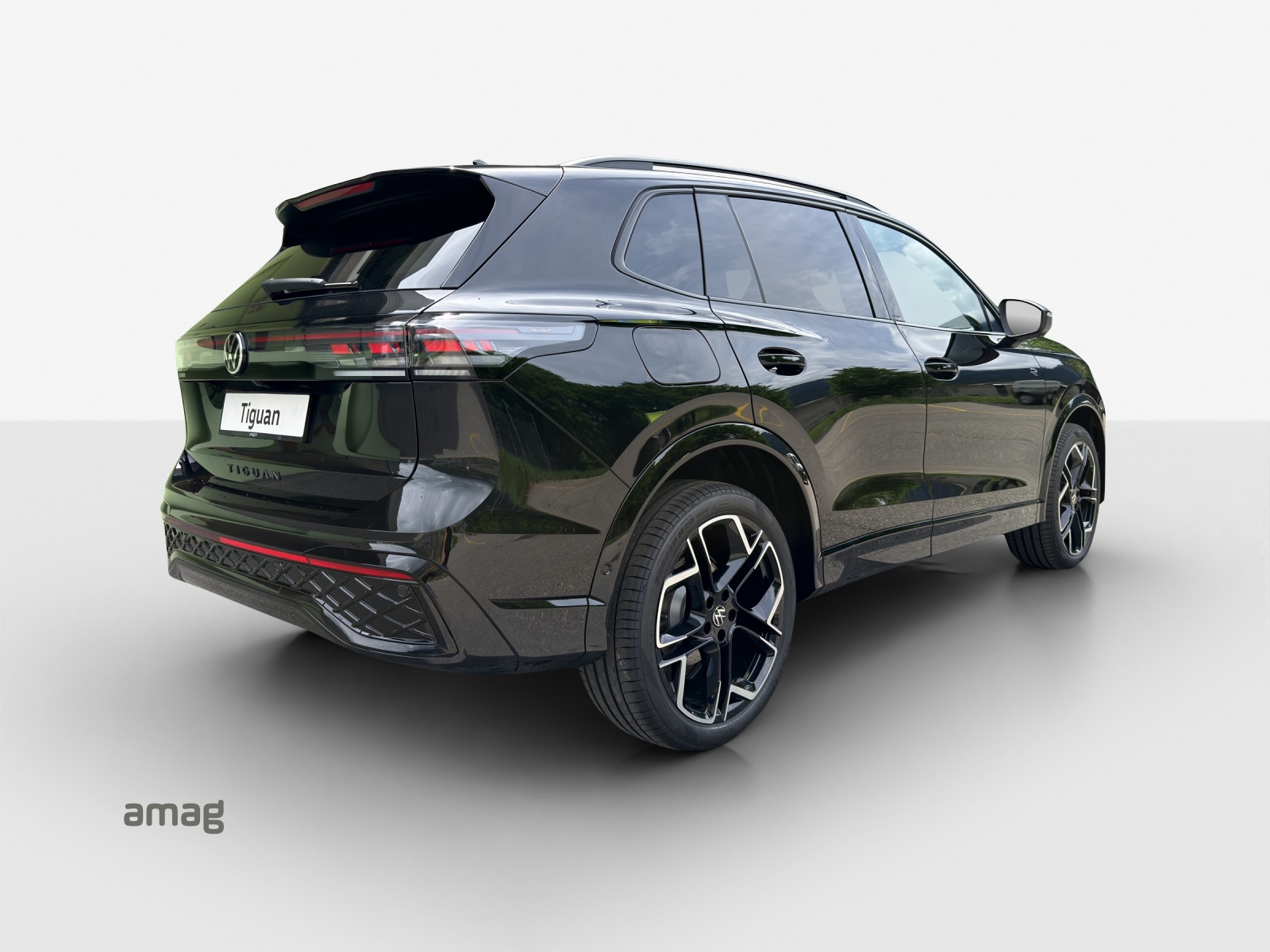 VW Tiguan 2.0 TSI DSG R-Line 4Motion-image-4