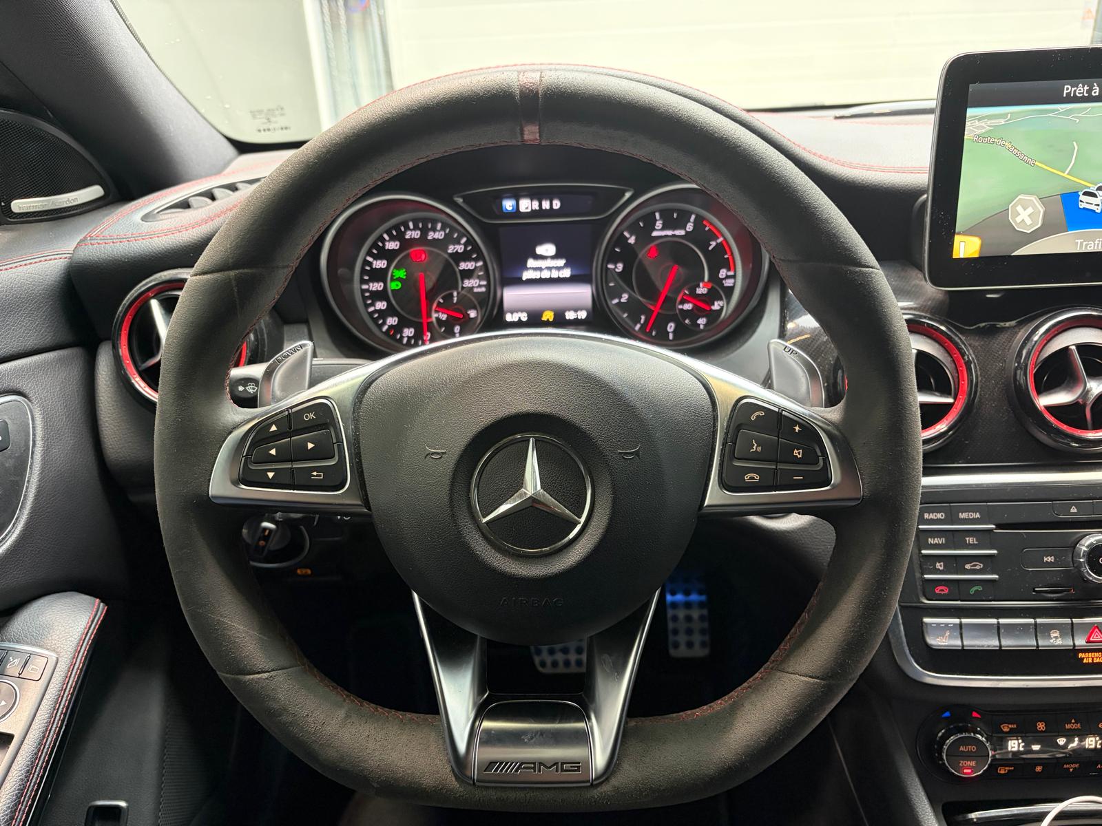 MERCEDES-BENZ CLA 45 AMG 4Matic Speedshift-image-19