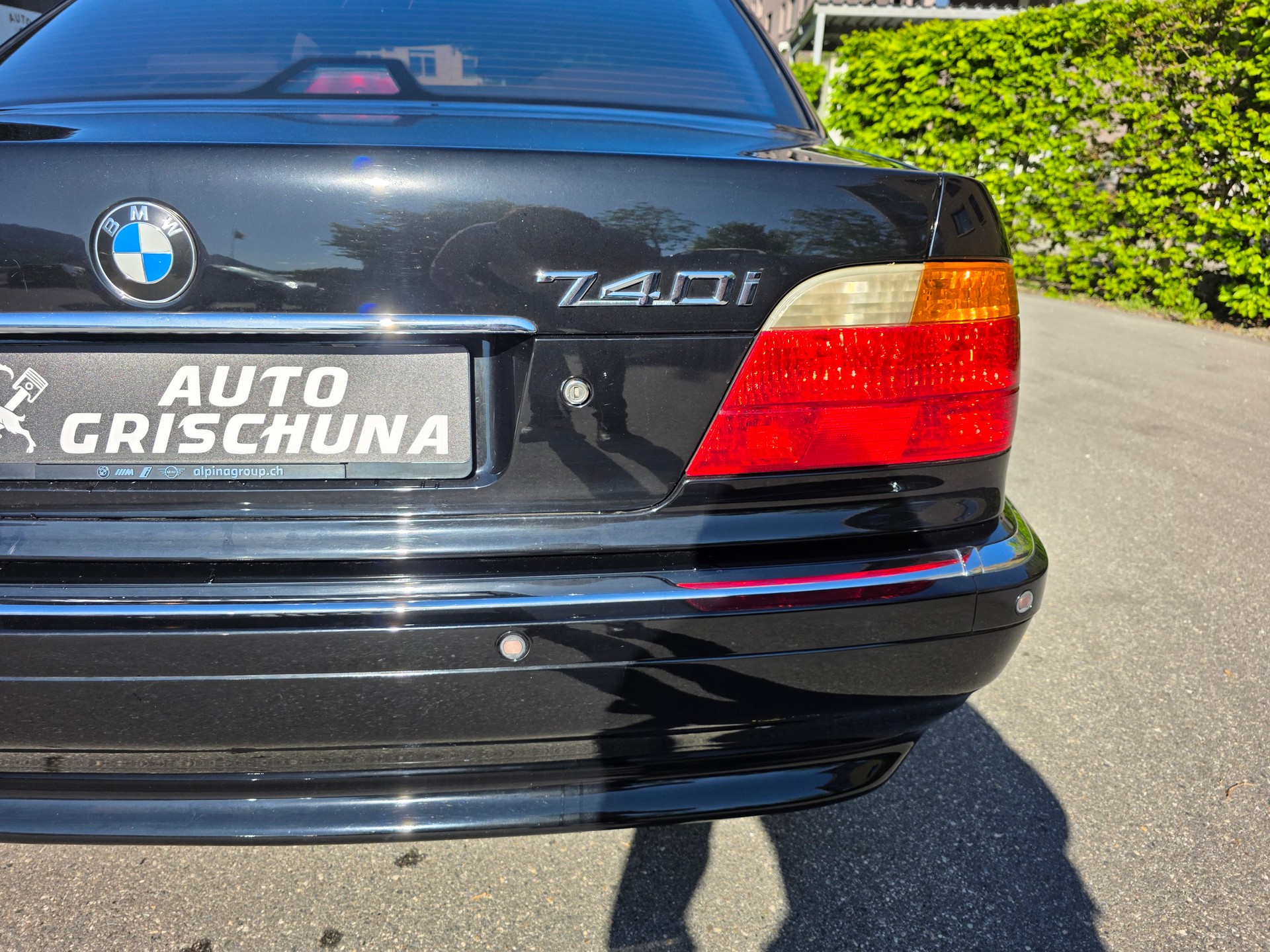BMW 740i-image-9