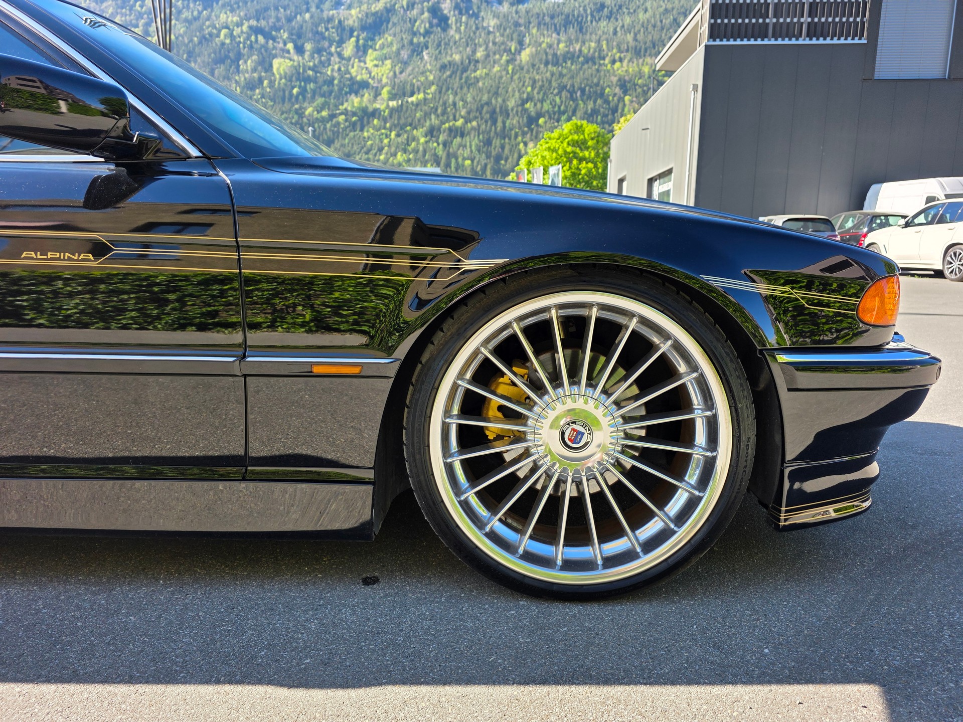 BMW 740i-image-8