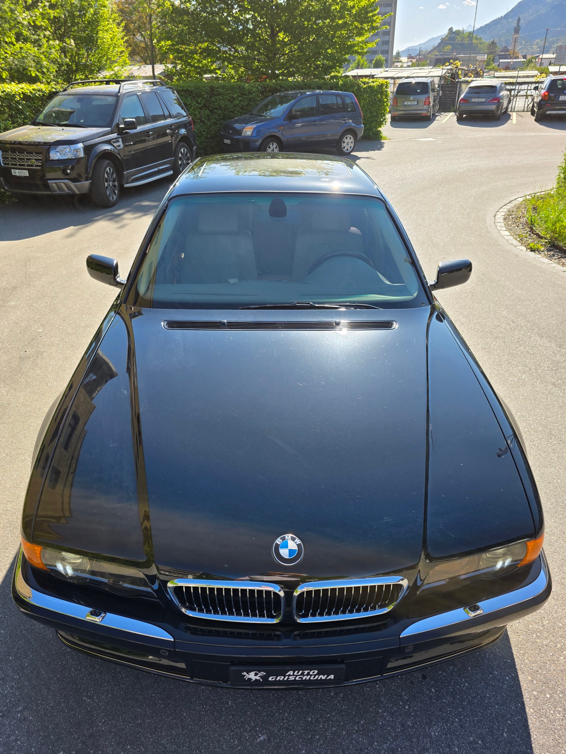 BMW 740i-image-11